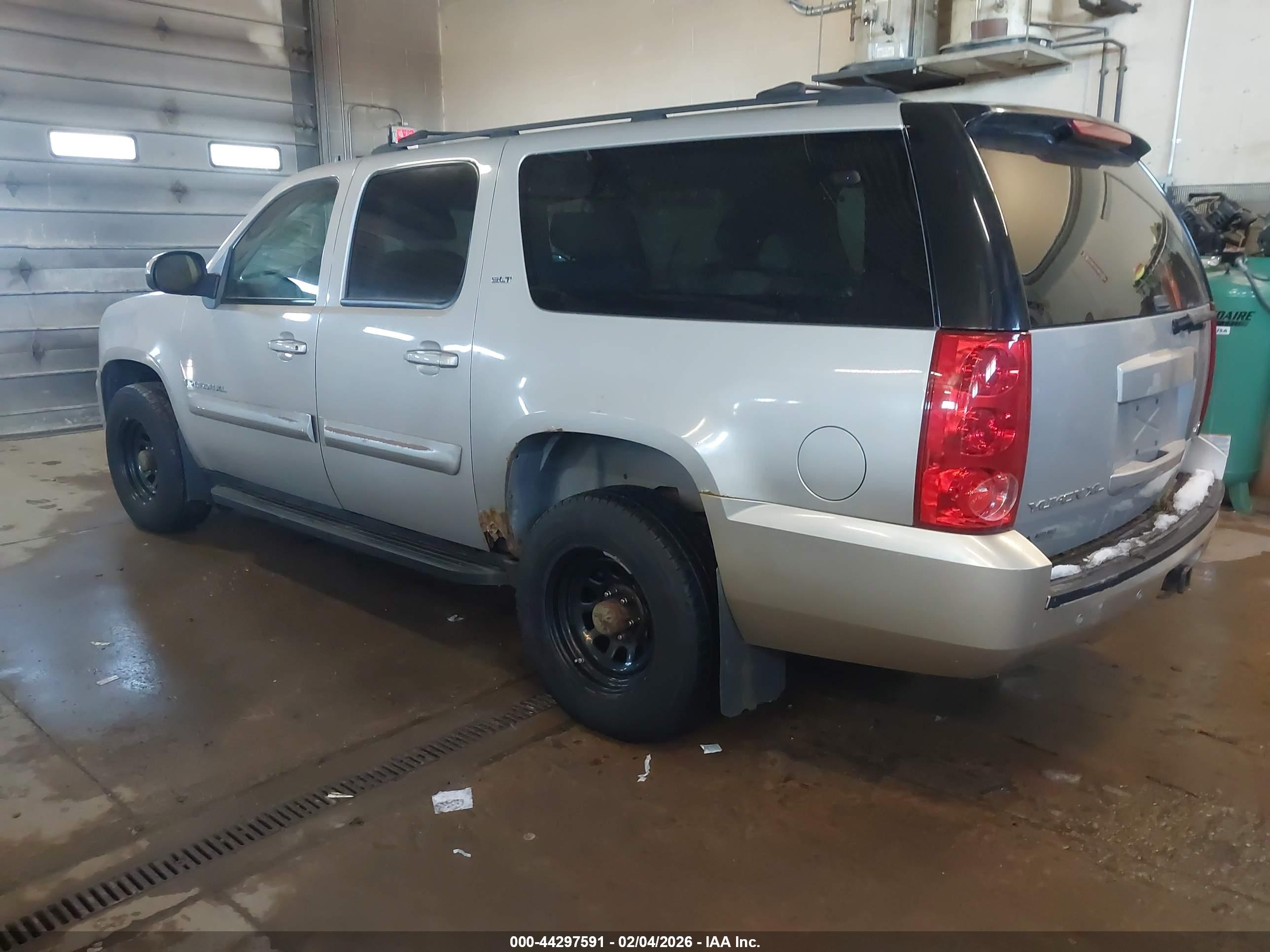 GMC YUKON image 3