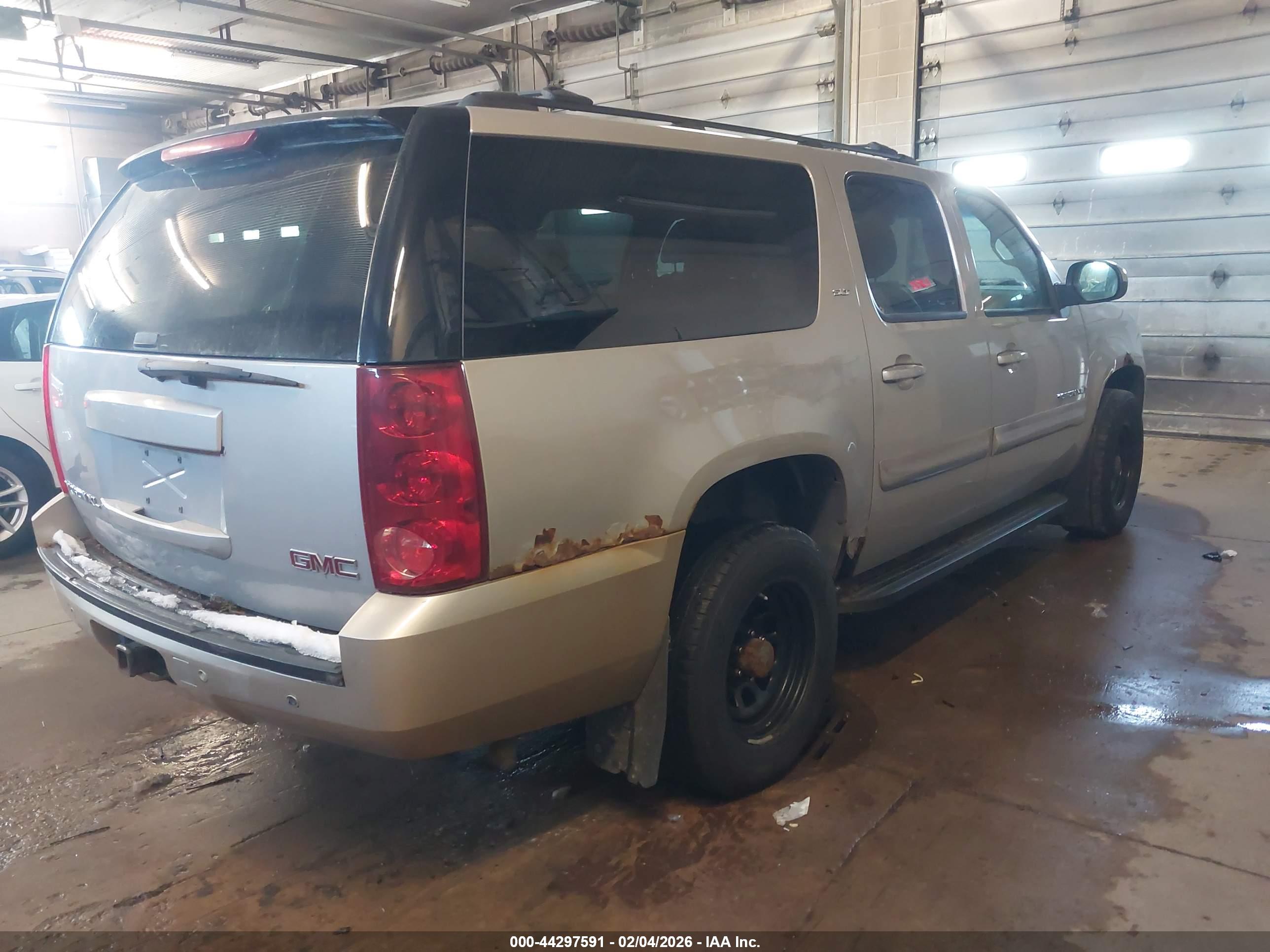 GMC YUKON image 4