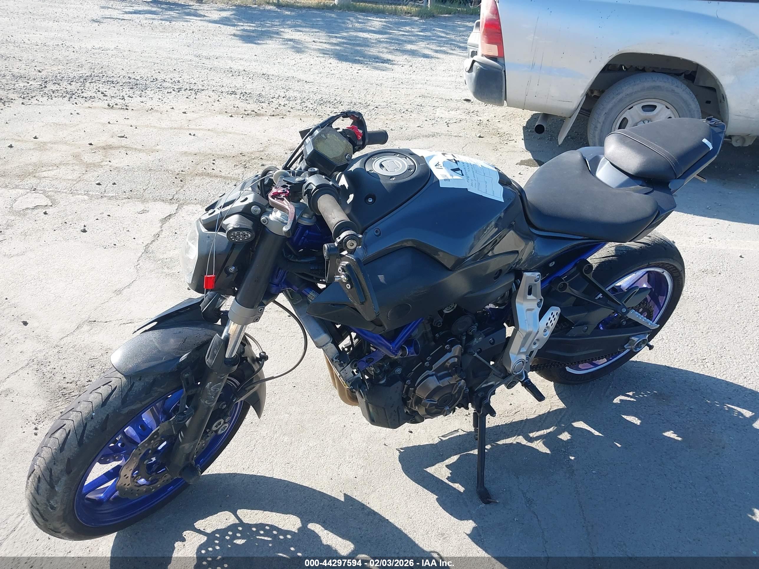 YAMAHA FZ07 image 2