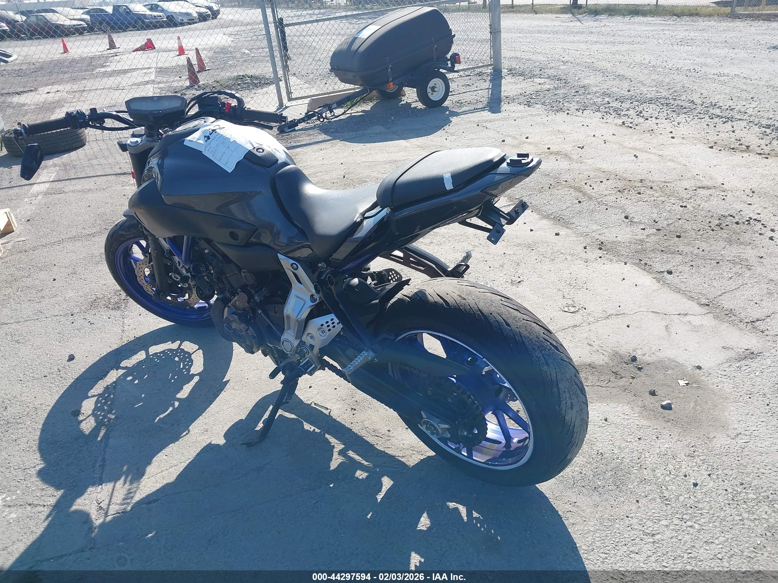 YAMAHA FZ07 image 3