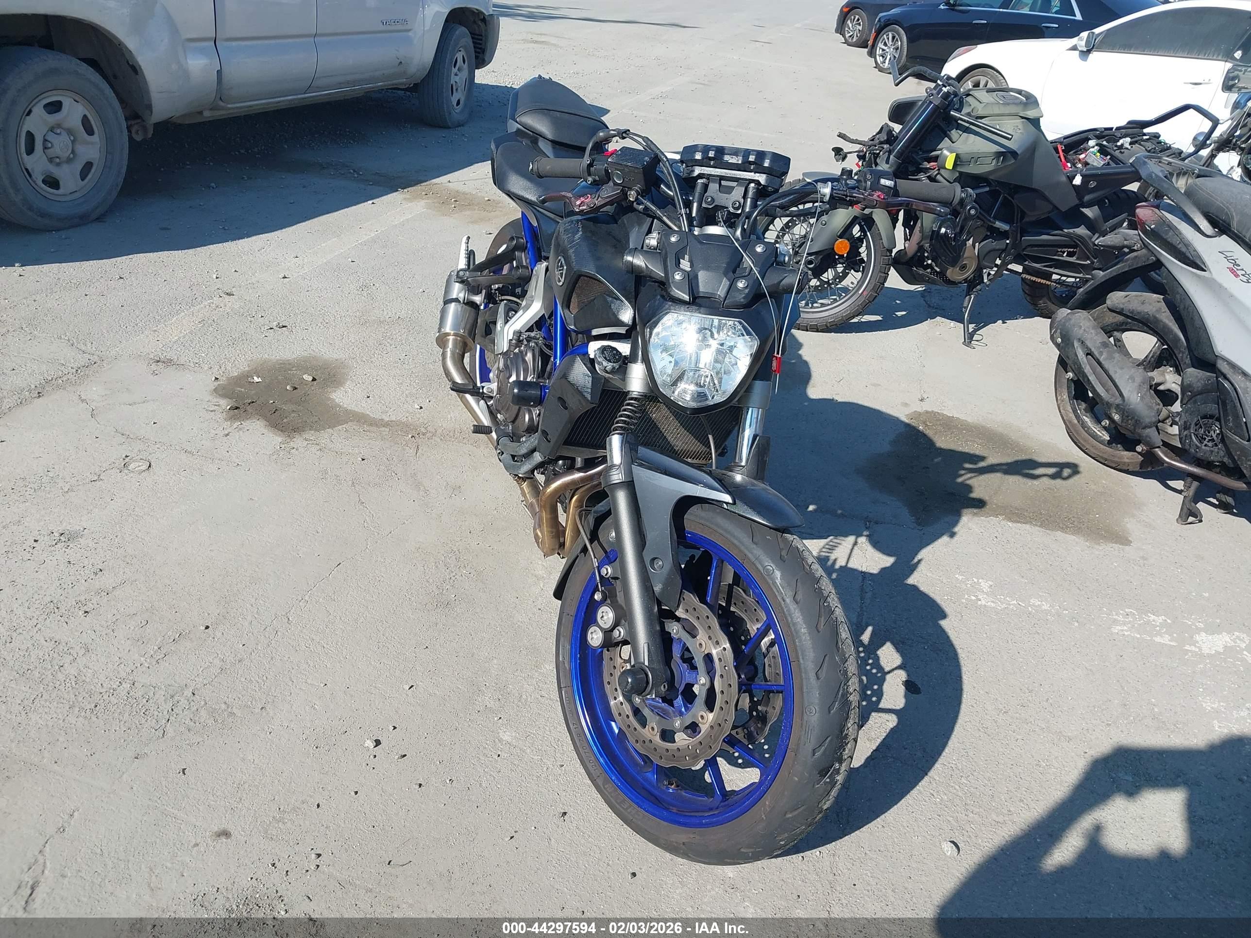 YAMAHA FZ07 image 5