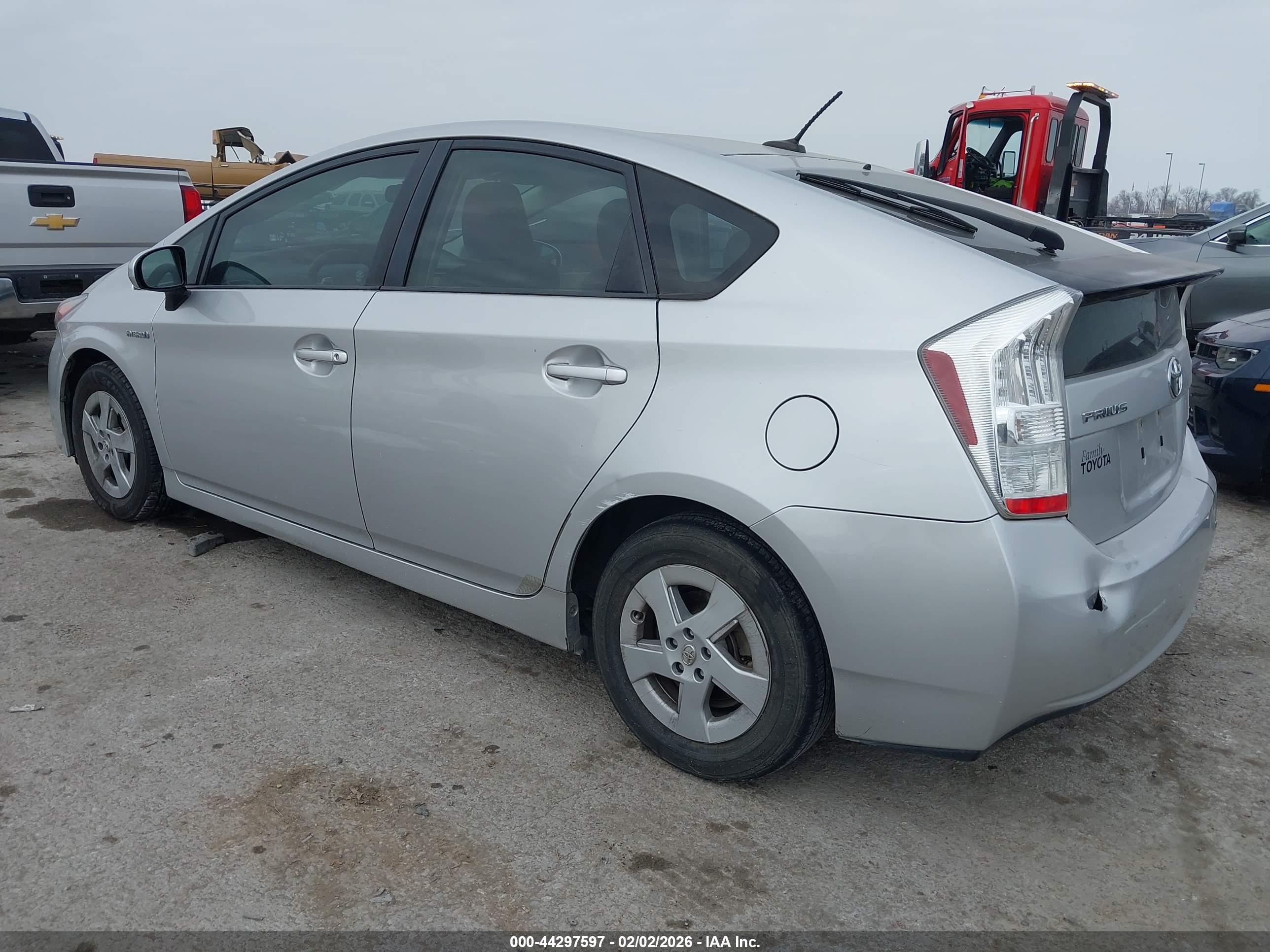 TOYOTA PRIUS image 3