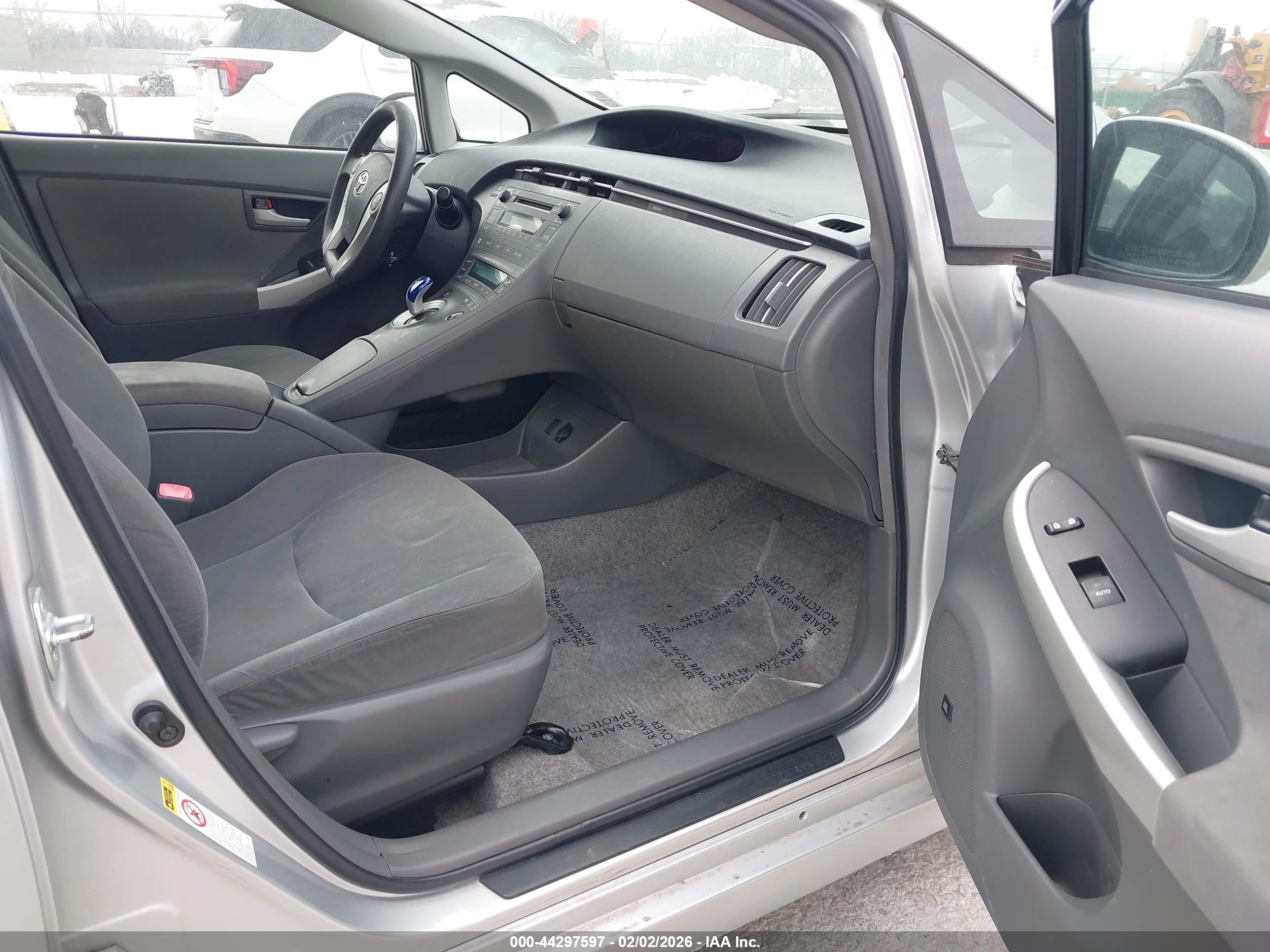 TOYOTA PRIUS image 5