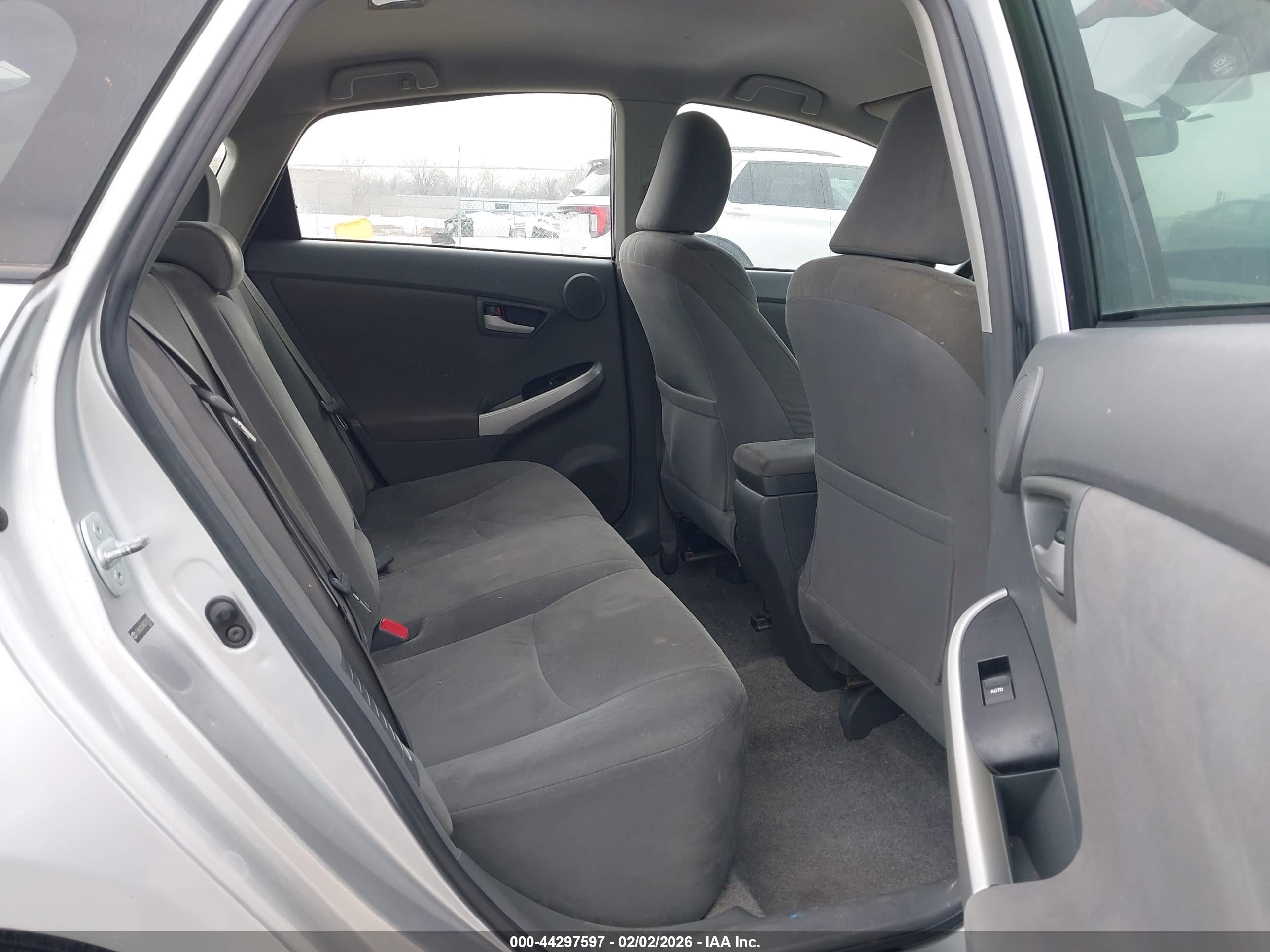 TOYOTA PRIUS image 8
