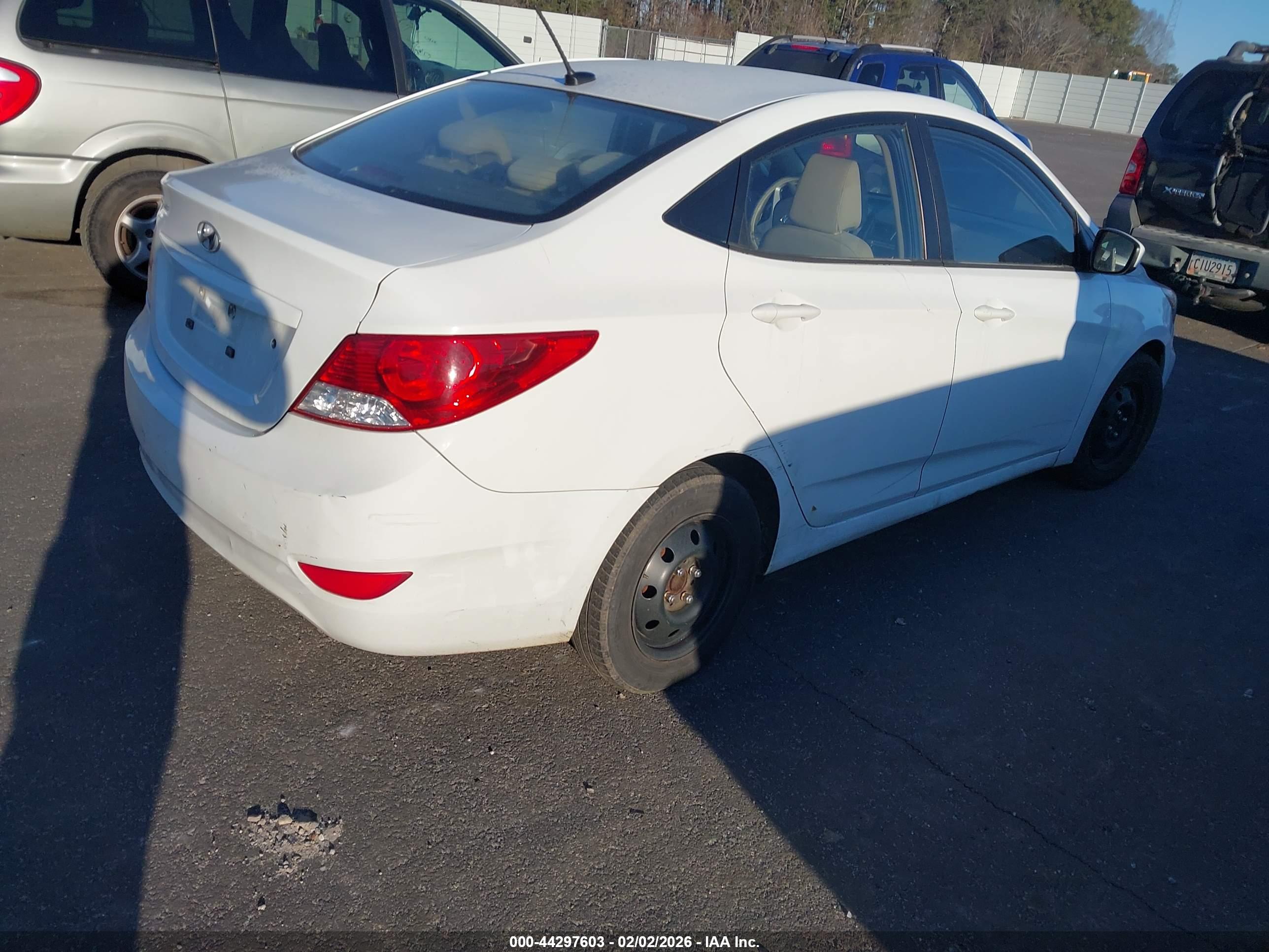 HYUNDAI ACCENT image 4