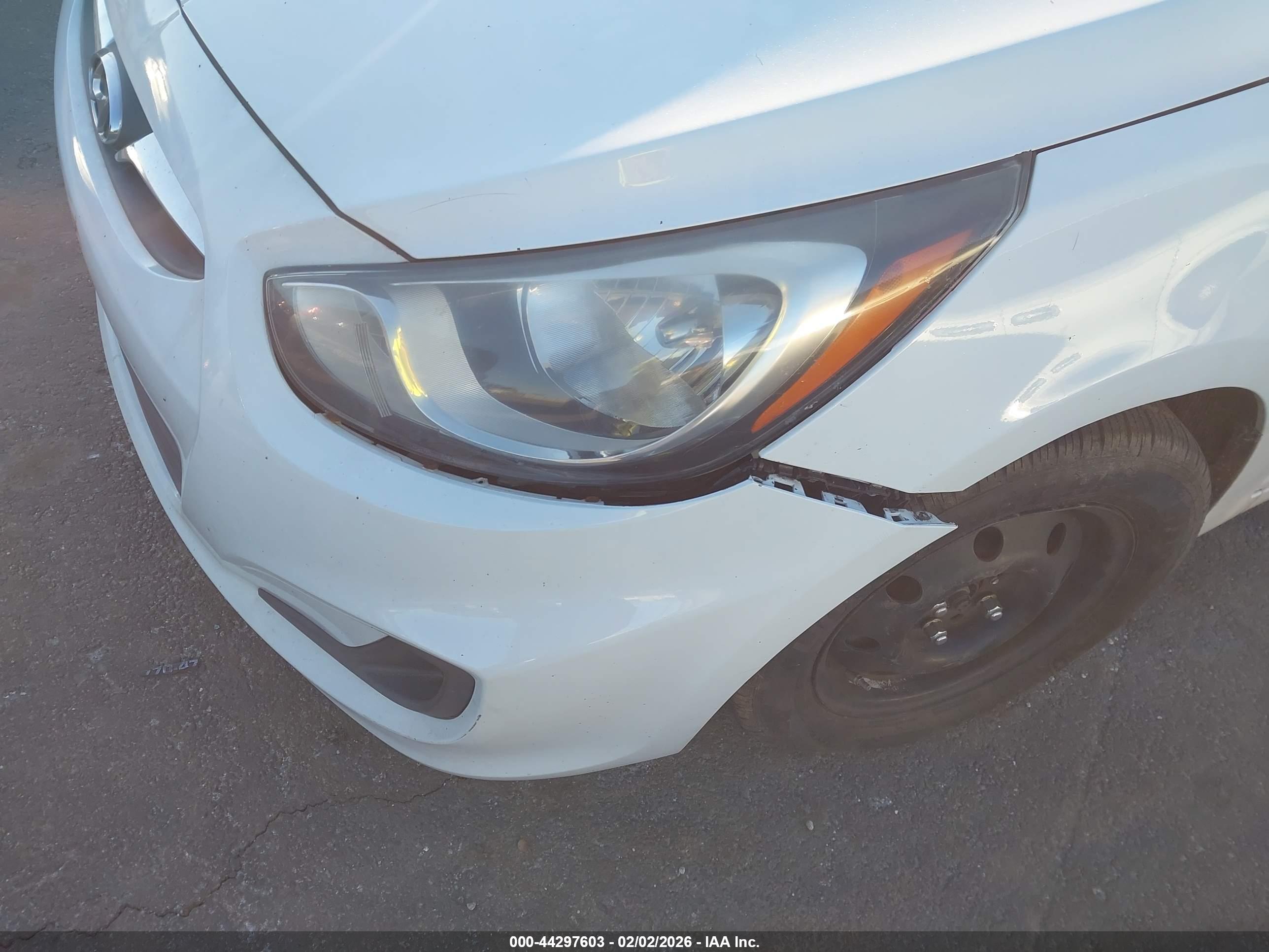 HYUNDAI ACCENT image 6