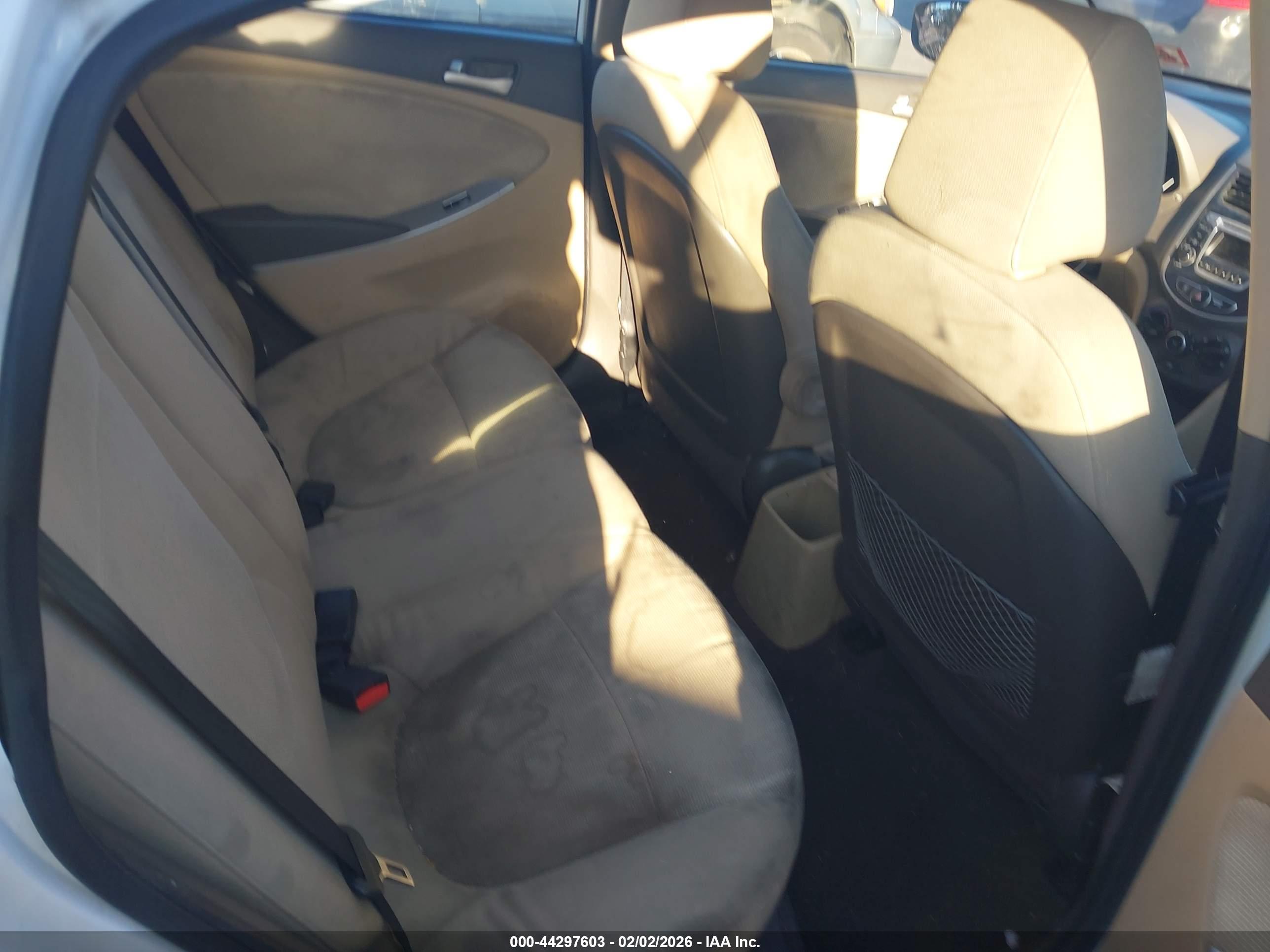 HYUNDAI ACCENT image 8