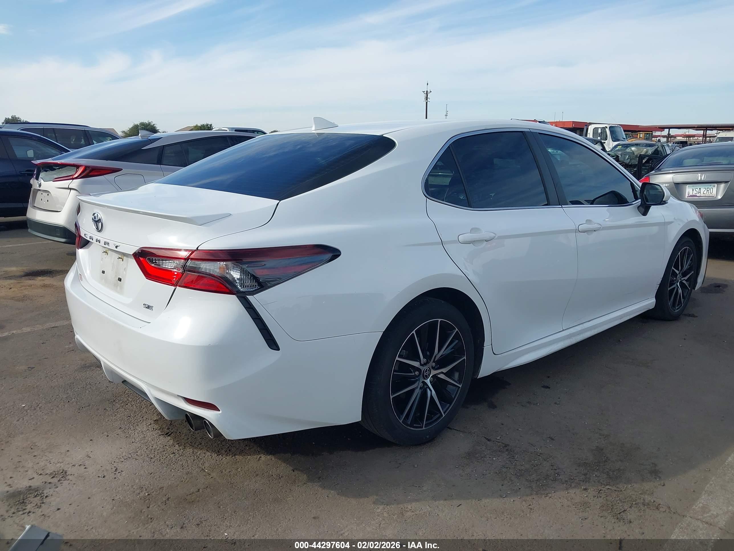TOYOTA CAMRY image 4