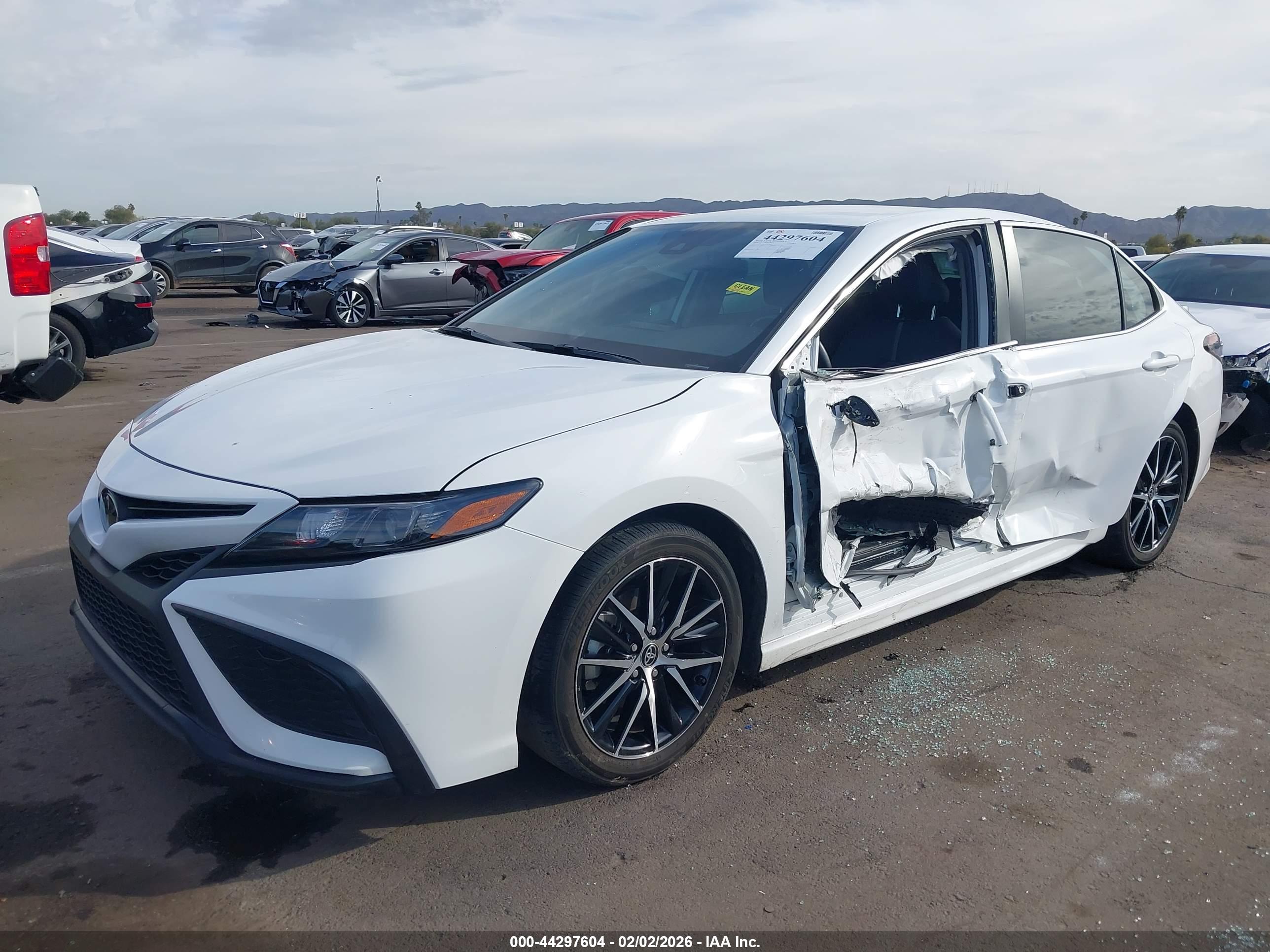 TOYOTA CAMRY image 6