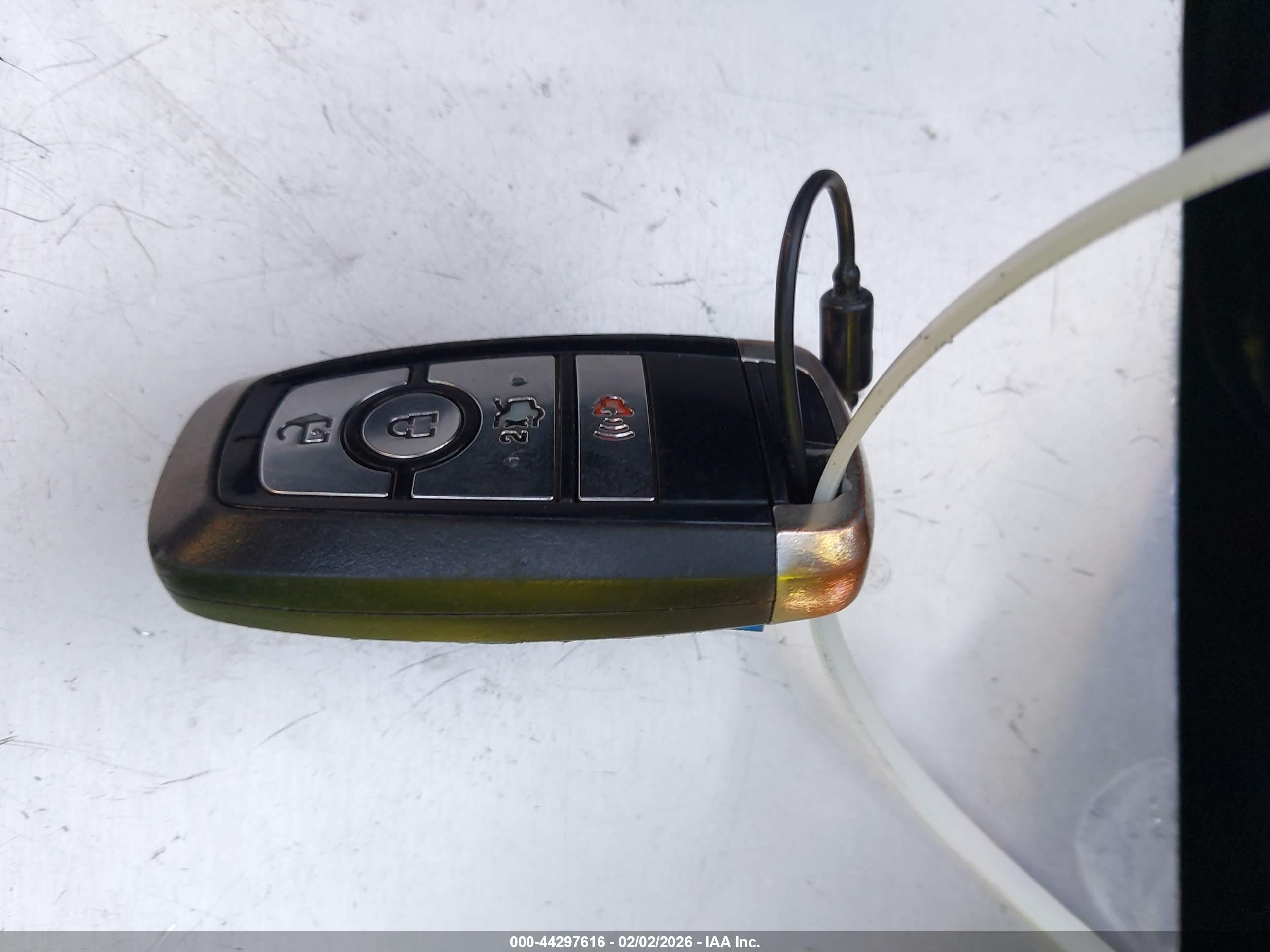 FORD FUSION image 11