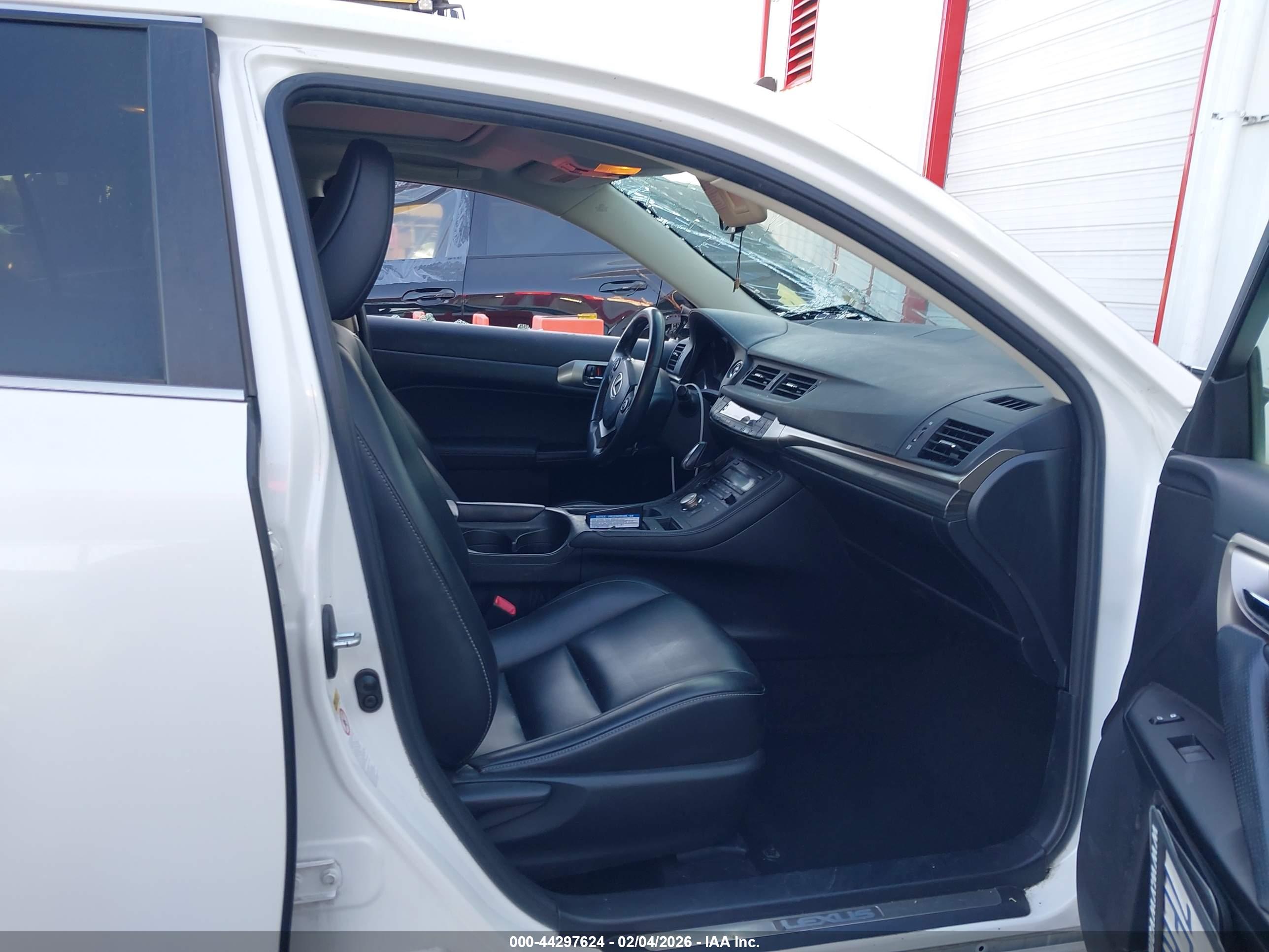 LEXUS CT image 5