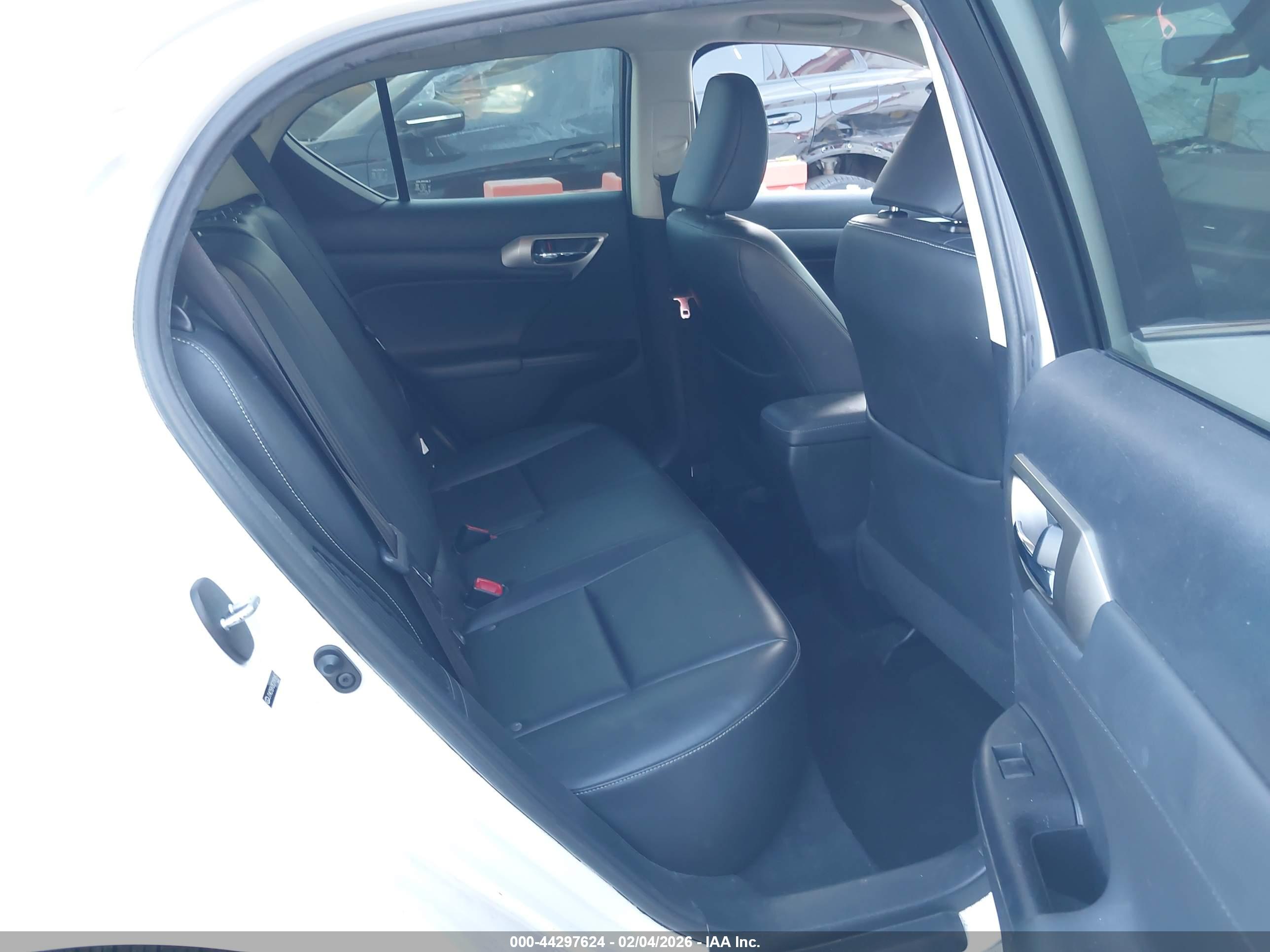 LEXUS CT image 8