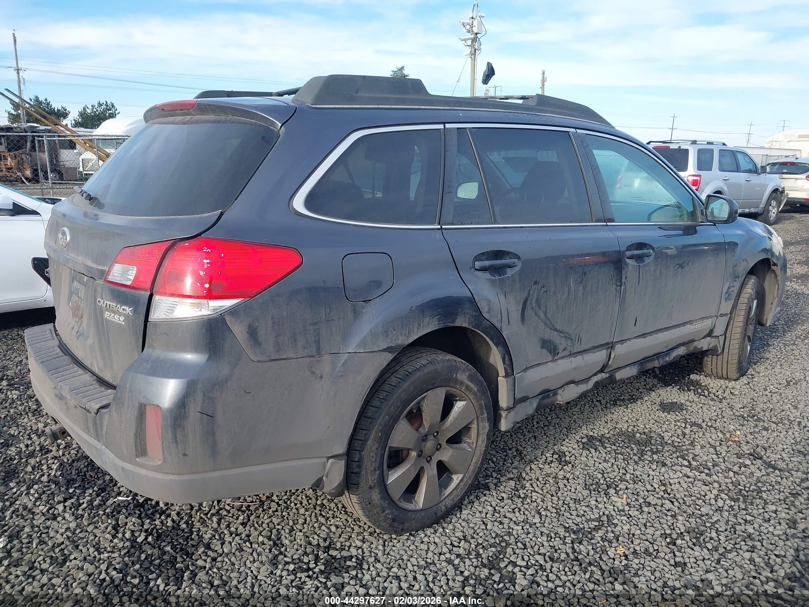 SUBARU OUTBACK image 4