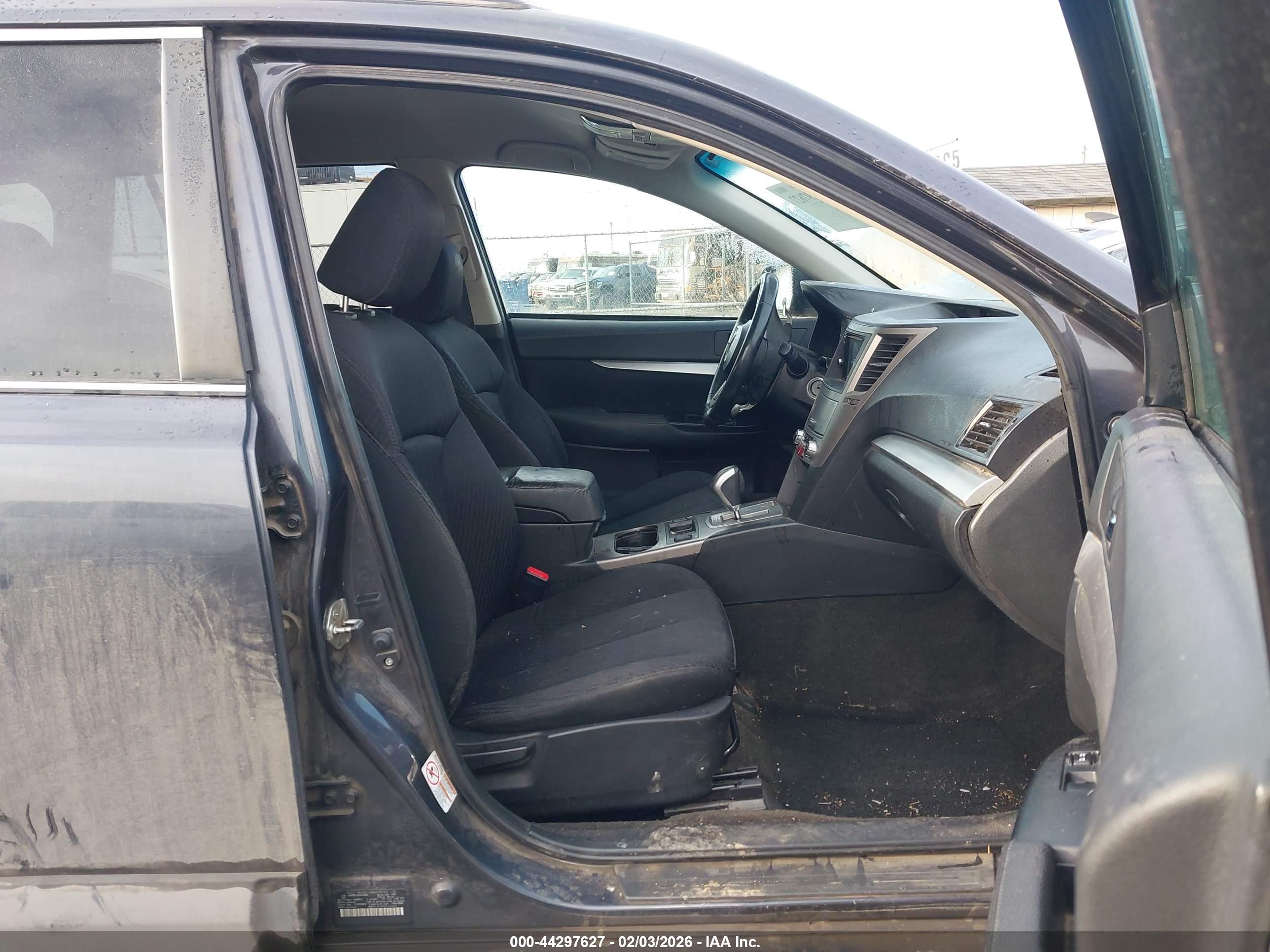 SUBARU OUTBACK image 5