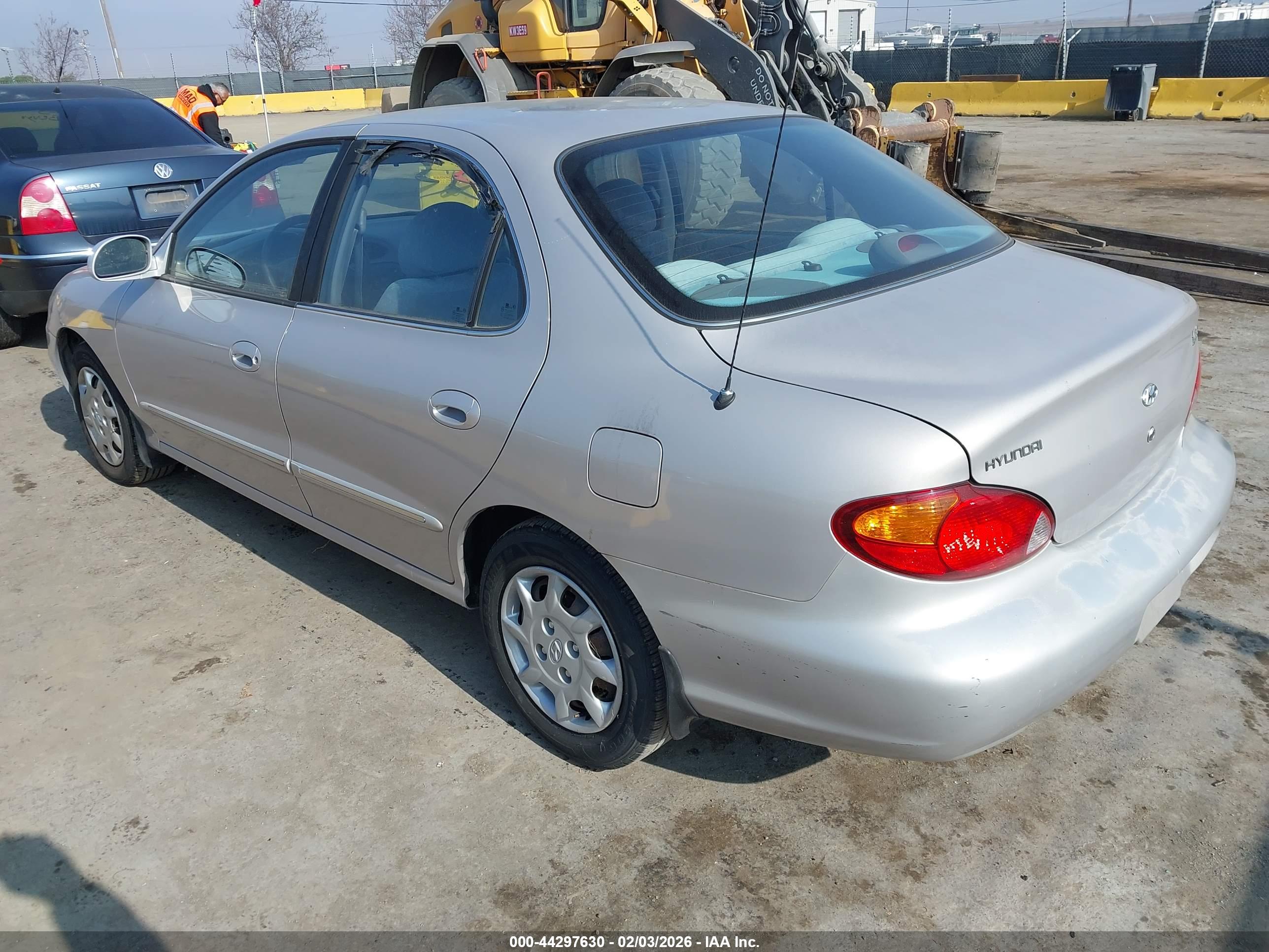 HYUNDAI ELANTRA image 3