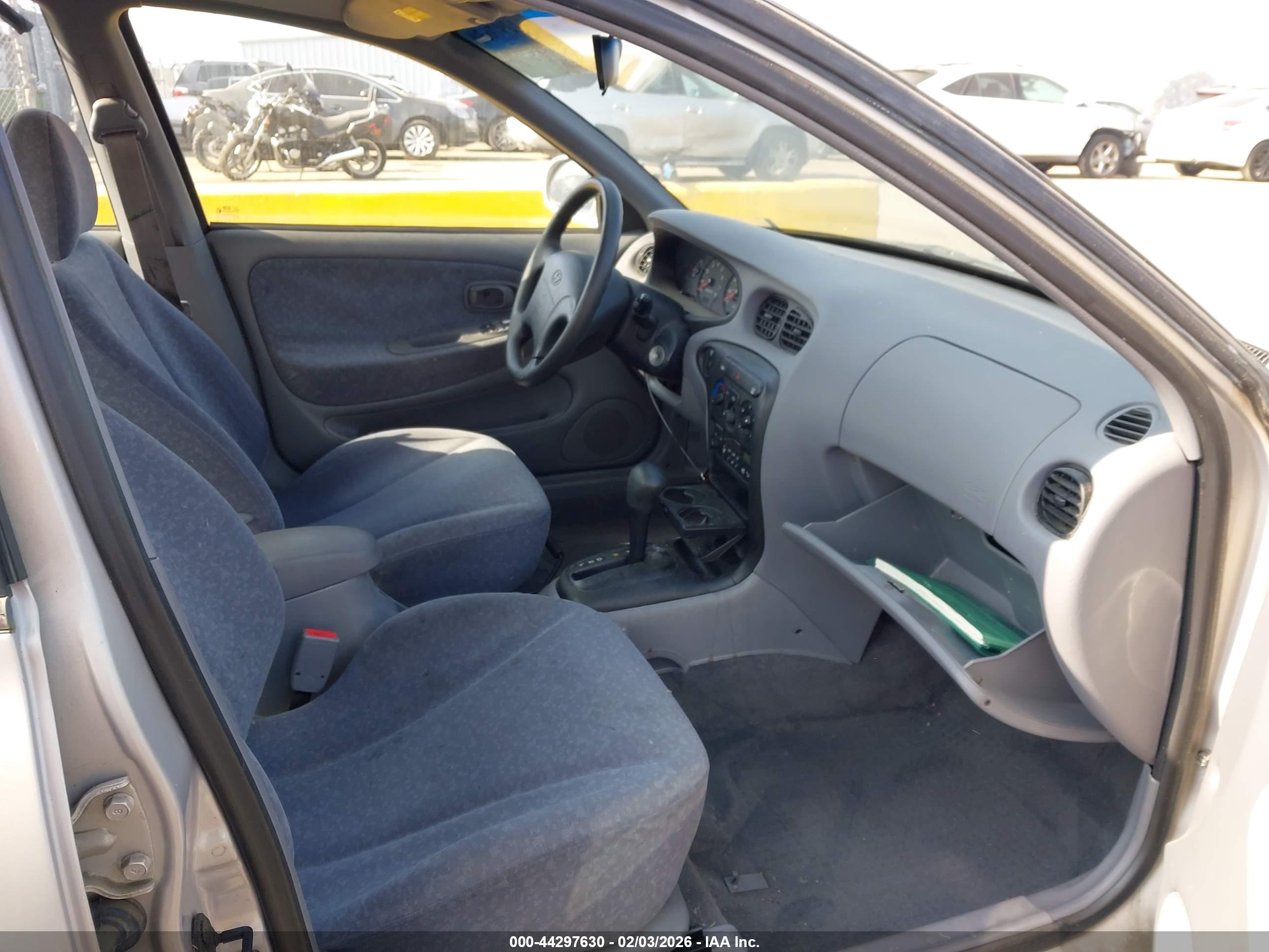 HYUNDAI ELANTRA image 5