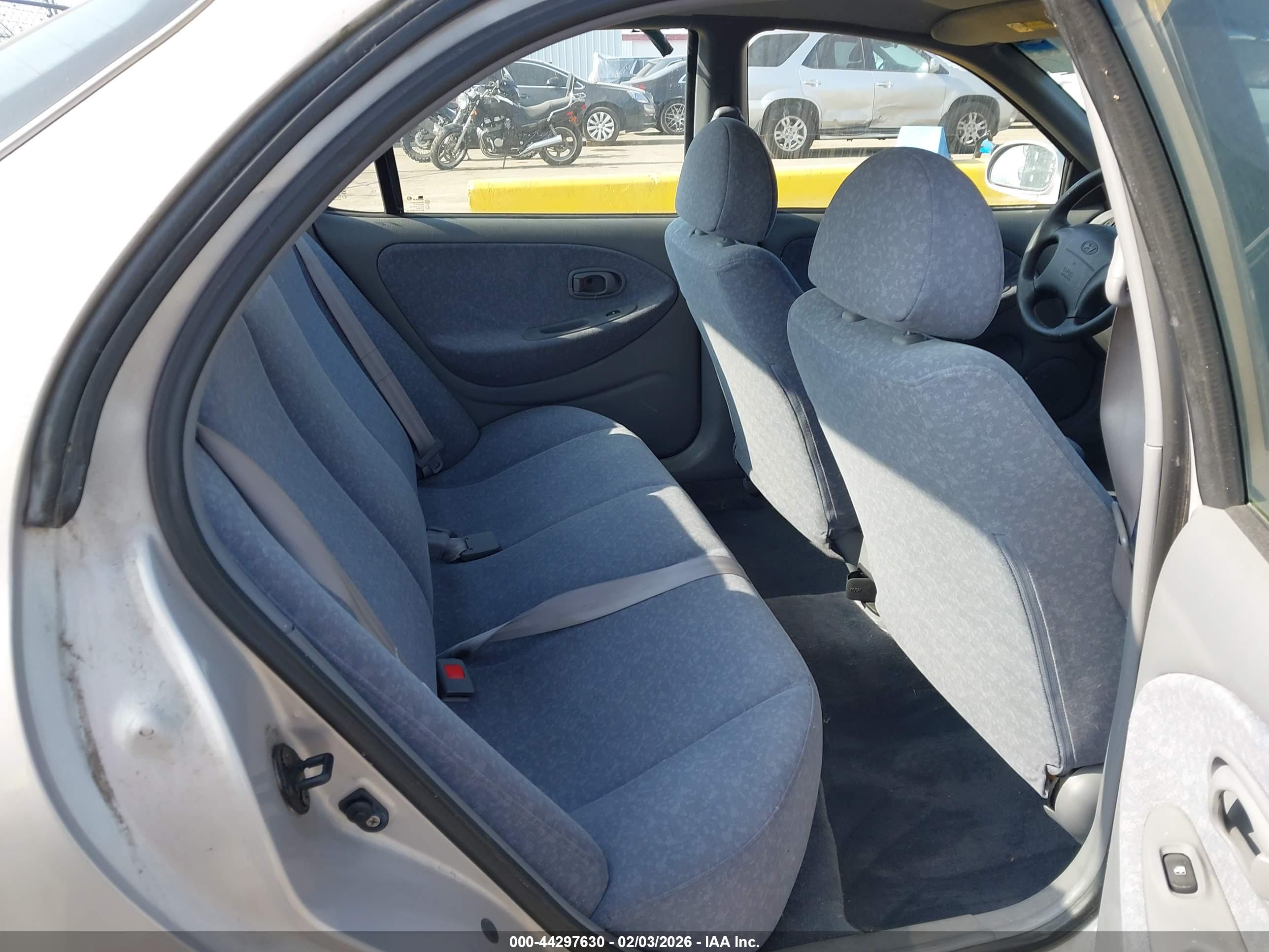 HYUNDAI ELANTRA image 8