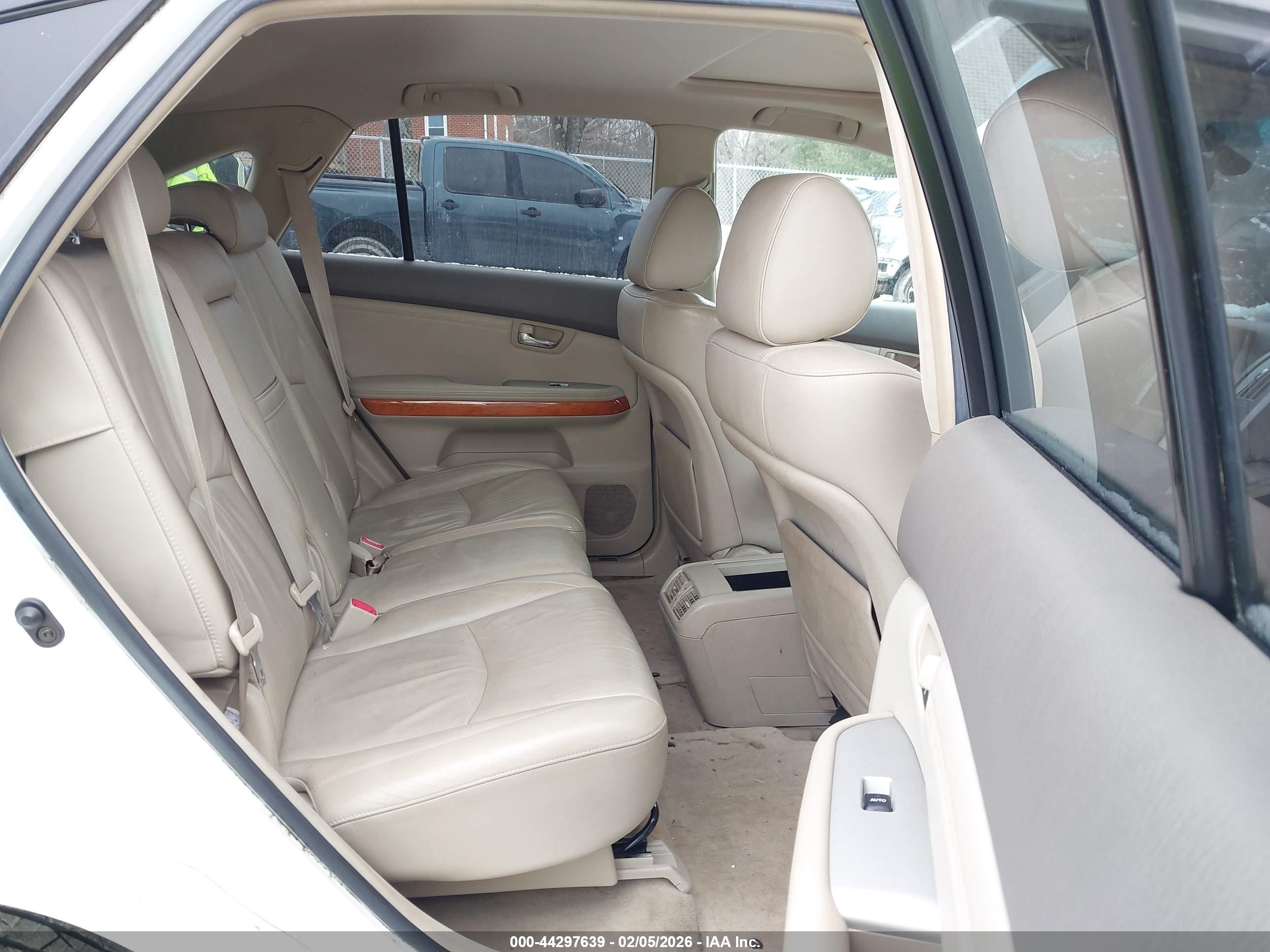 LEXUS RX image 8