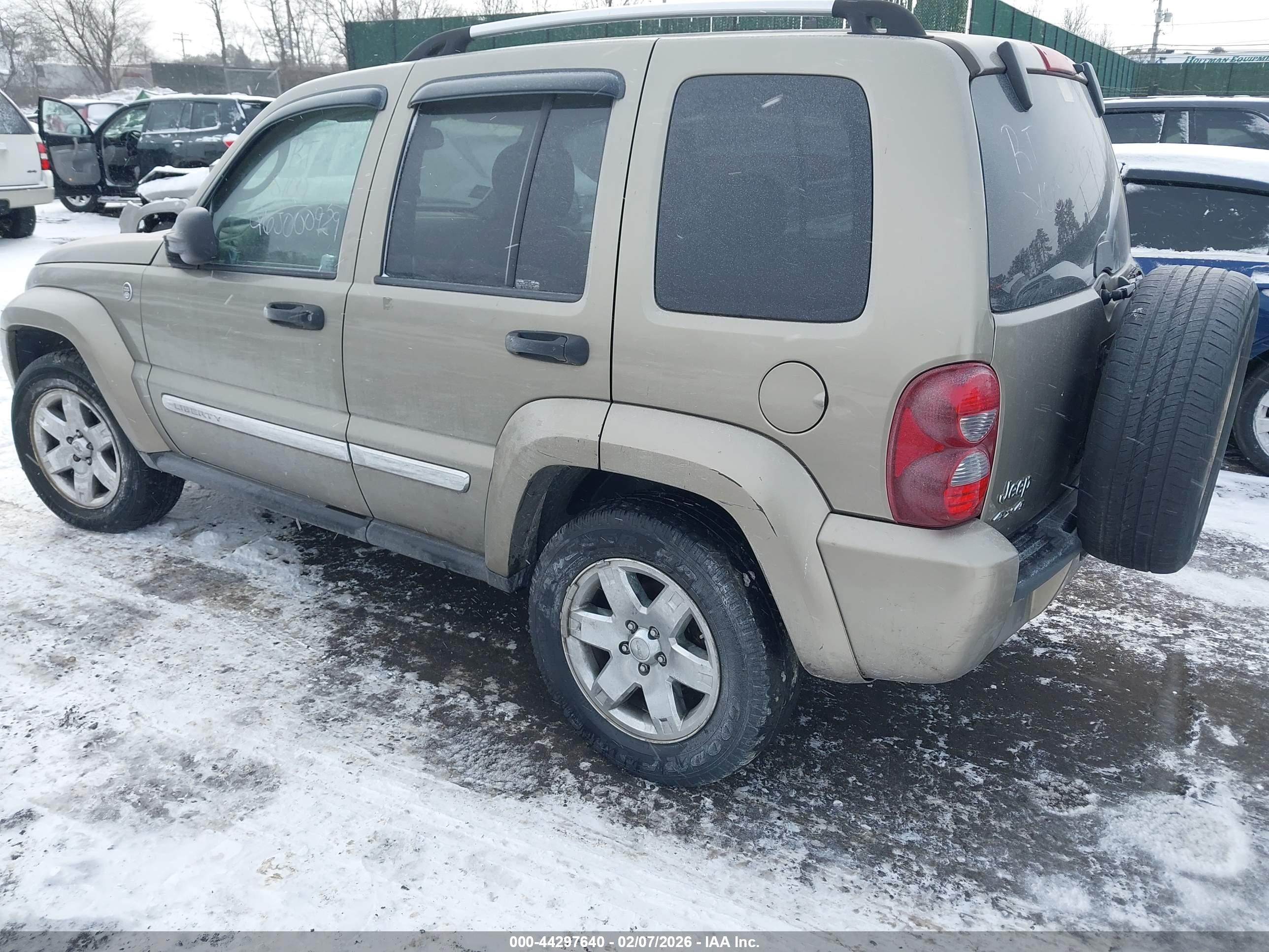 JEEP LIBERTY image 3