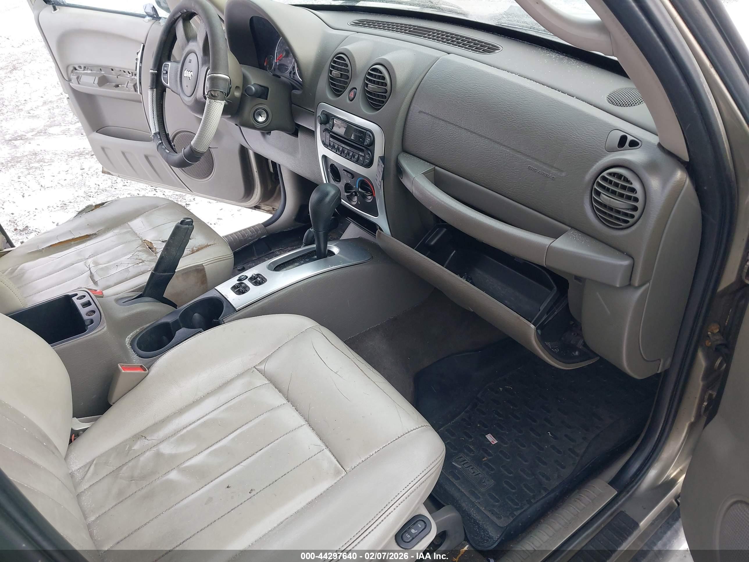 JEEP LIBERTY image 5