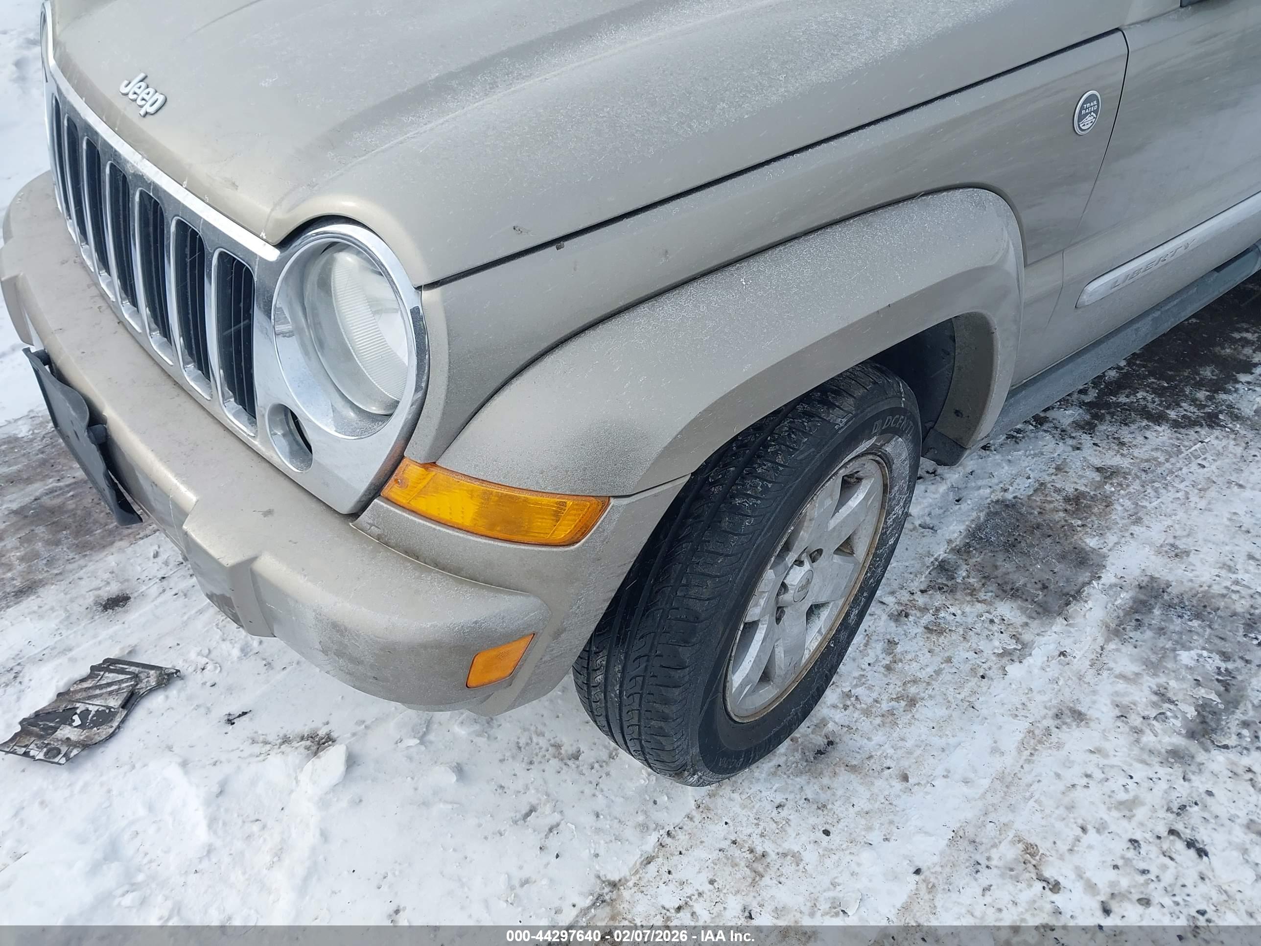JEEP LIBERTY image 6