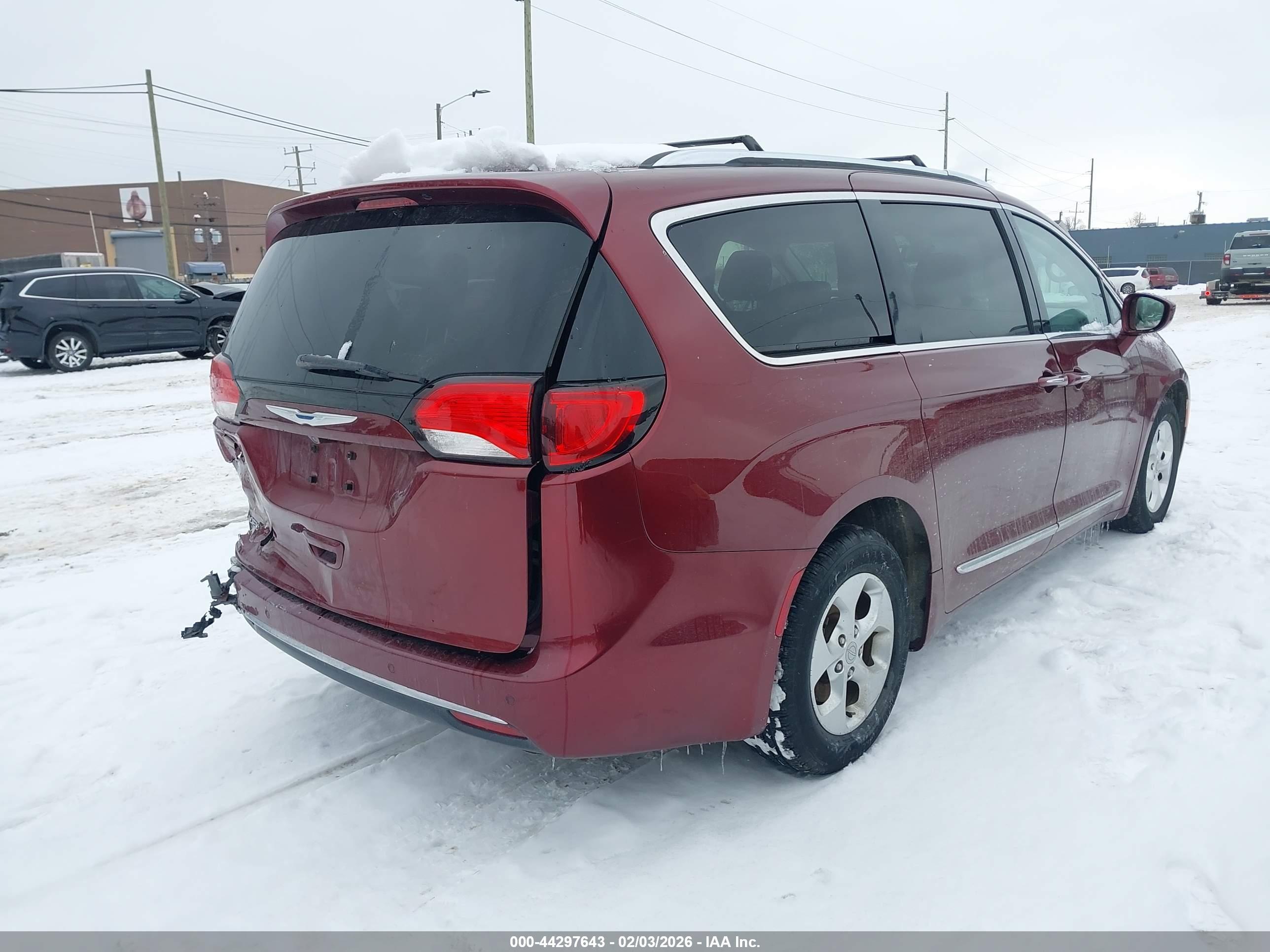CHRYSLER PACIFICA image 4