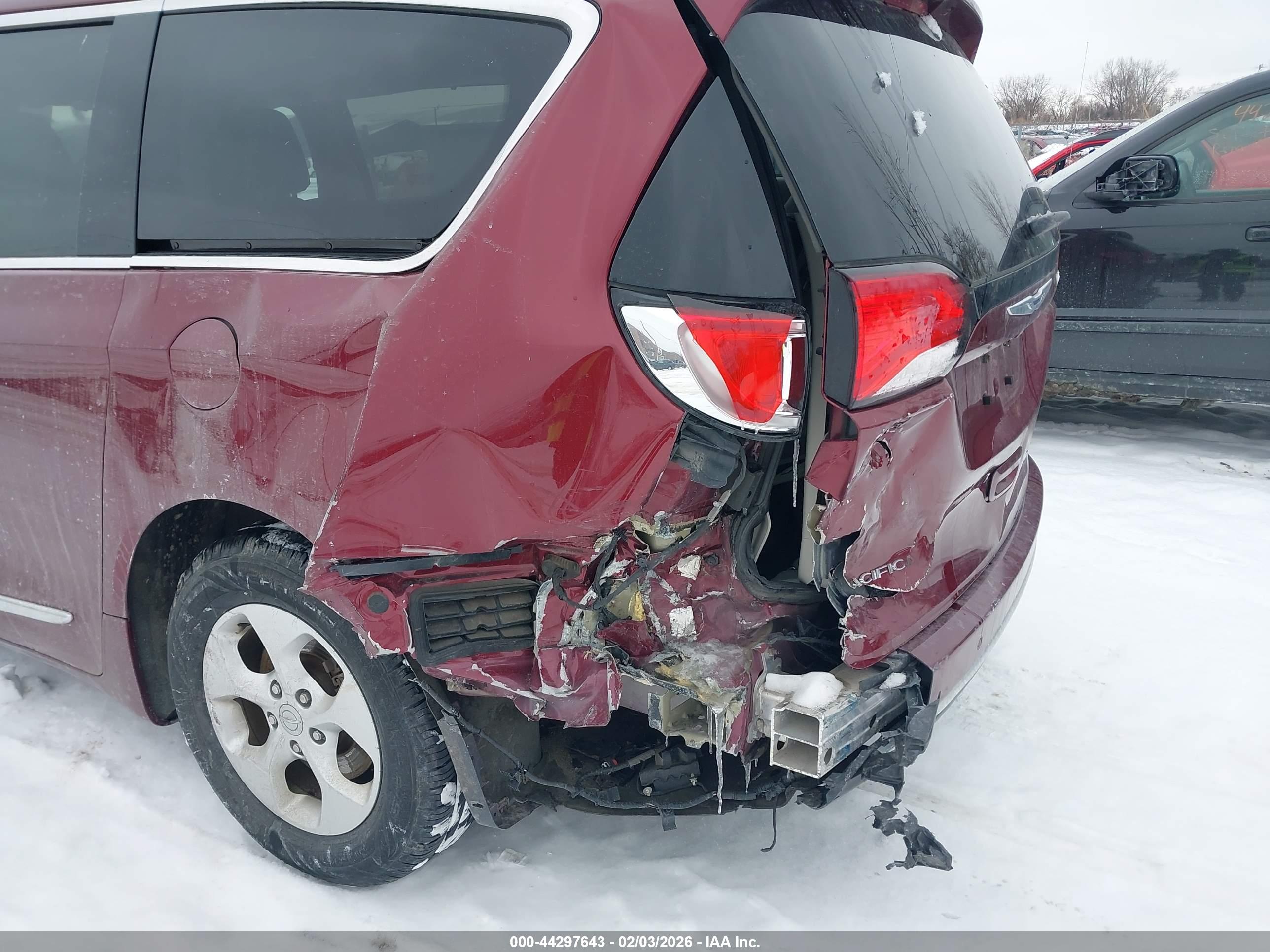 CHRYSLER PACIFICA image 6