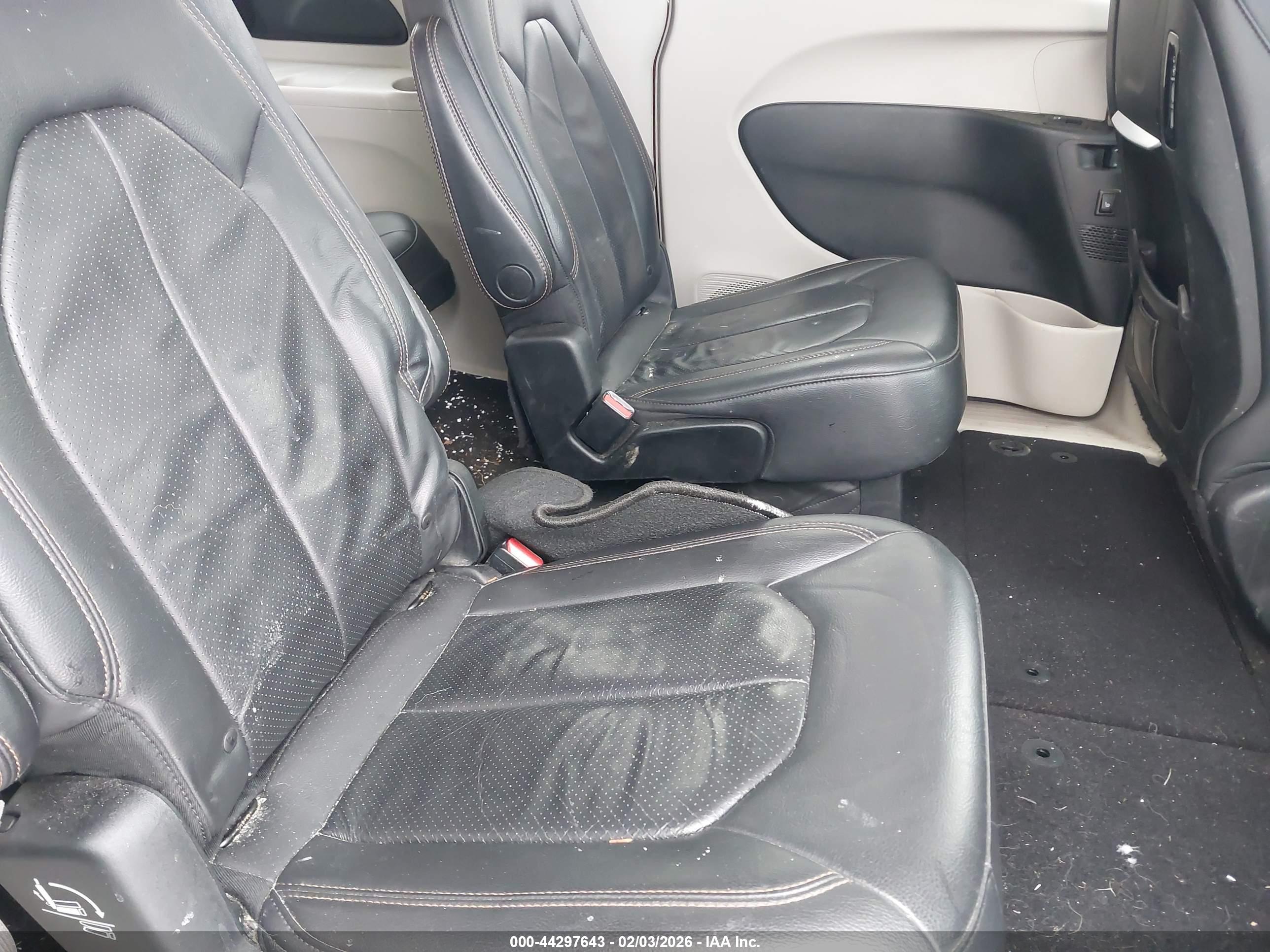 CHRYSLER PACIFICA image 8
