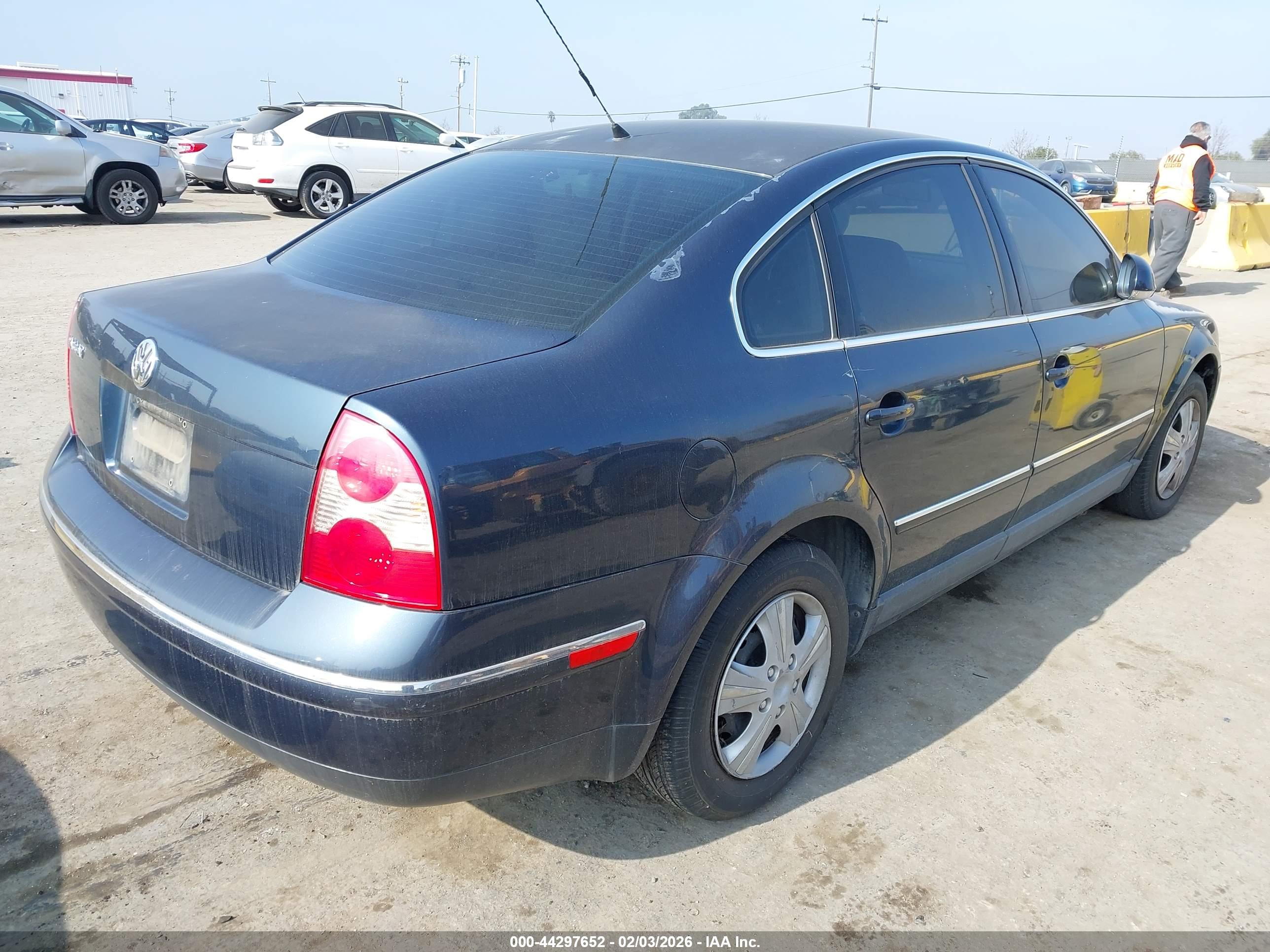 VOLKSWAGEN PASSAT image 4