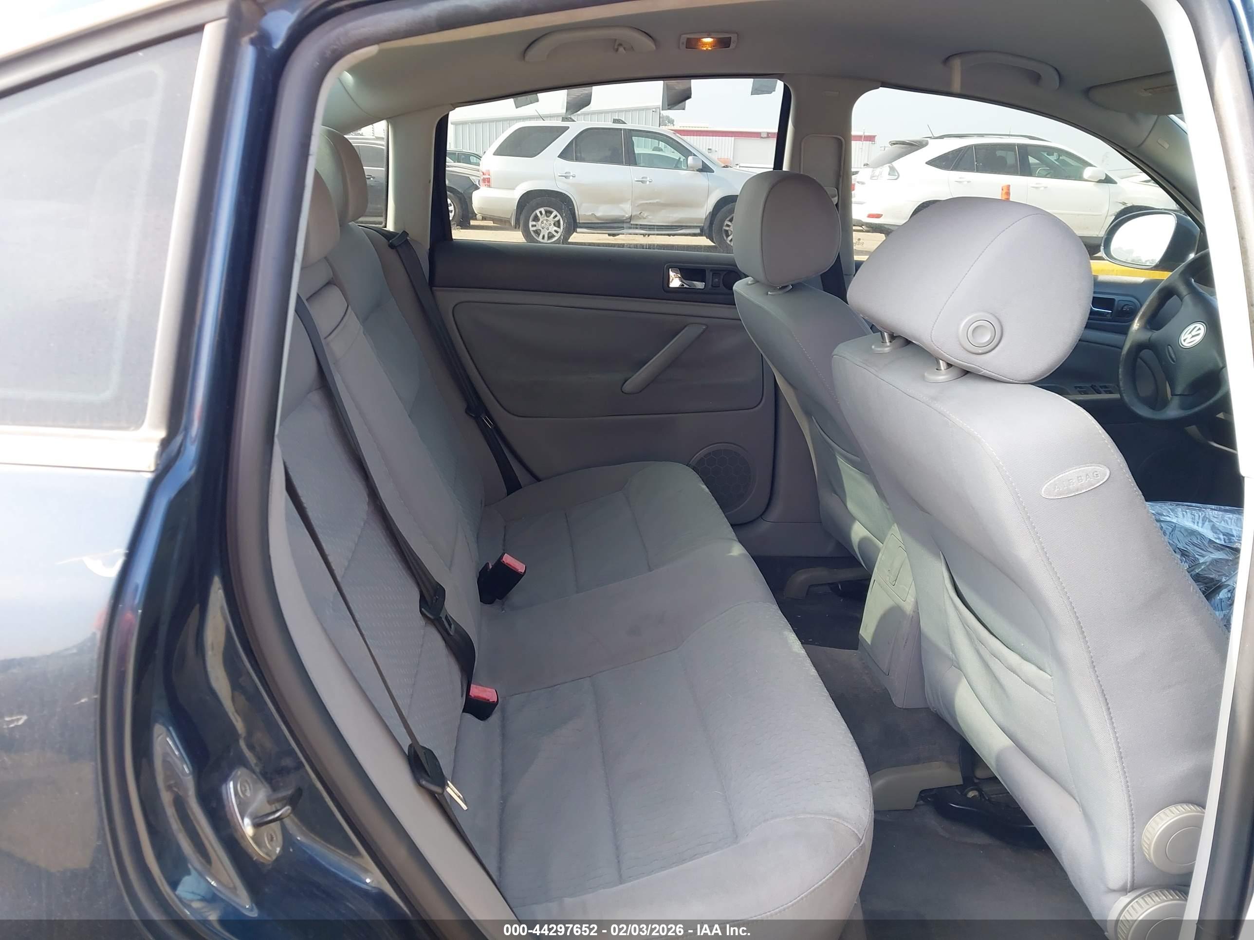 VOLKSWAGEN PASSAT image 8