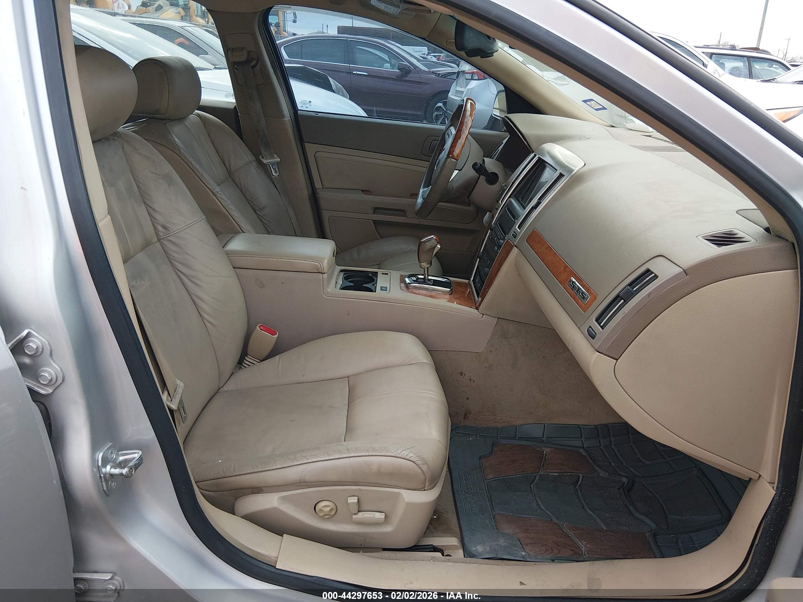 CADILLAC STS image 5