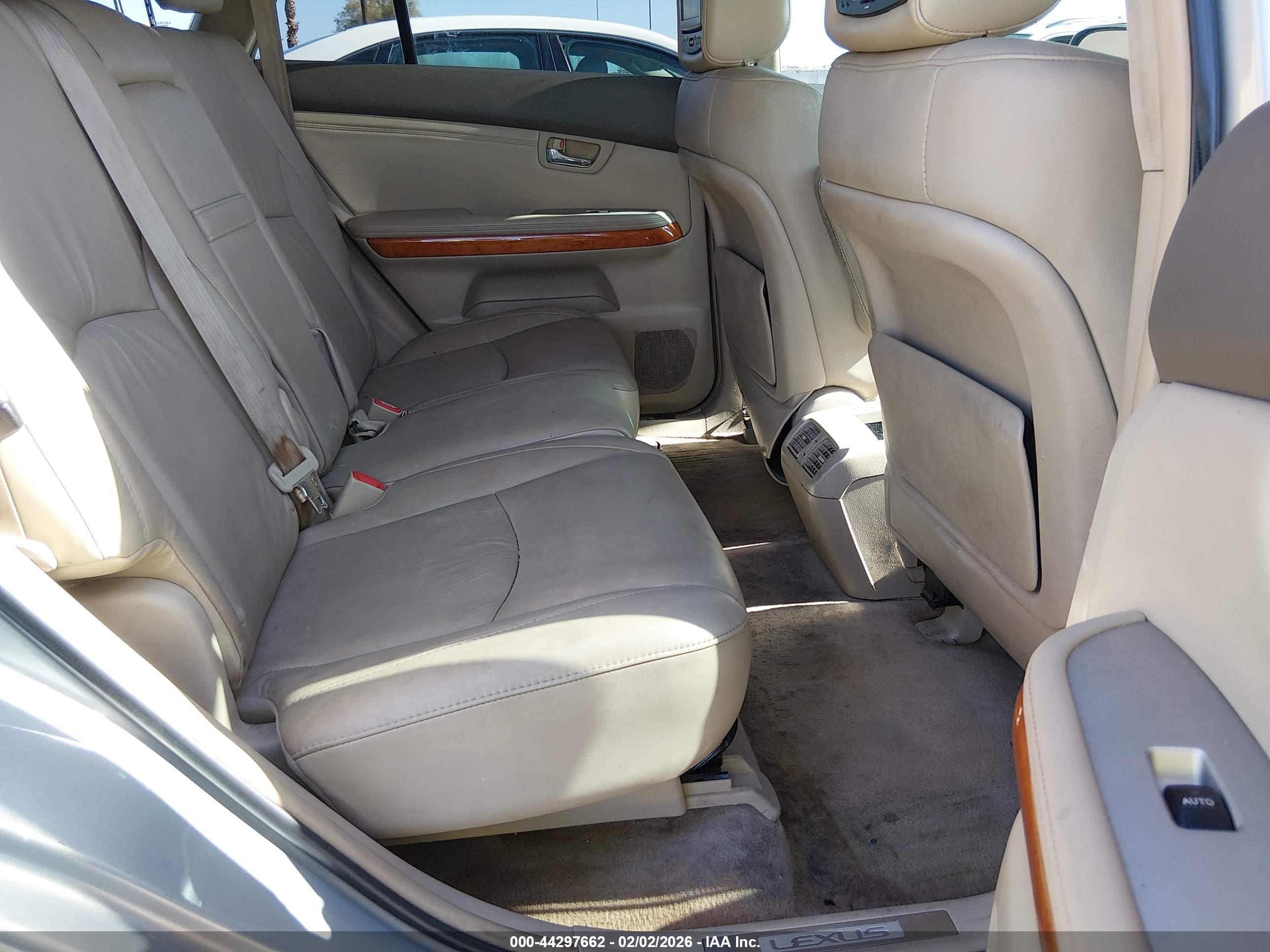 LEXUS RX image 8