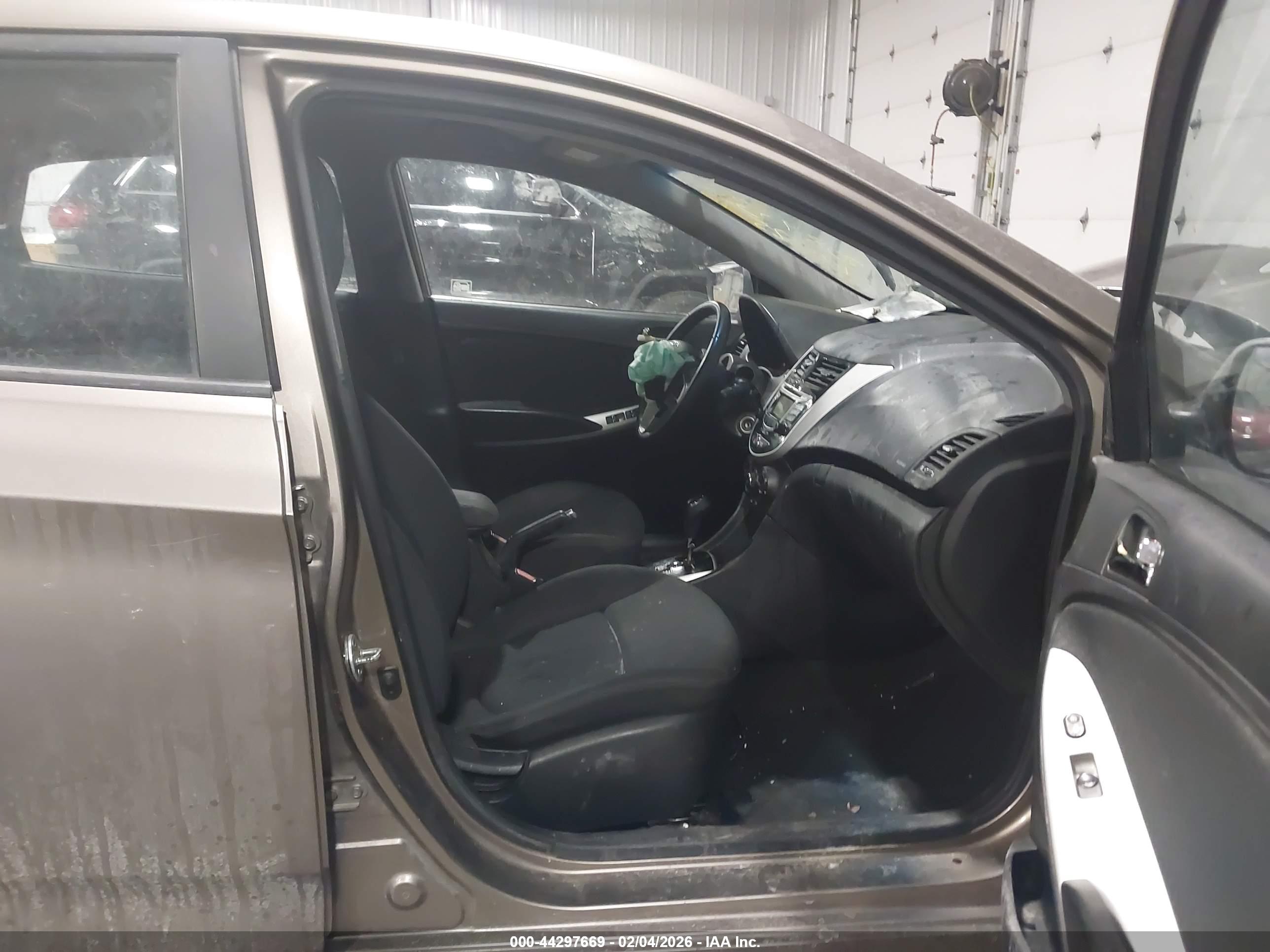 HYUNDAI ACCENT image 5