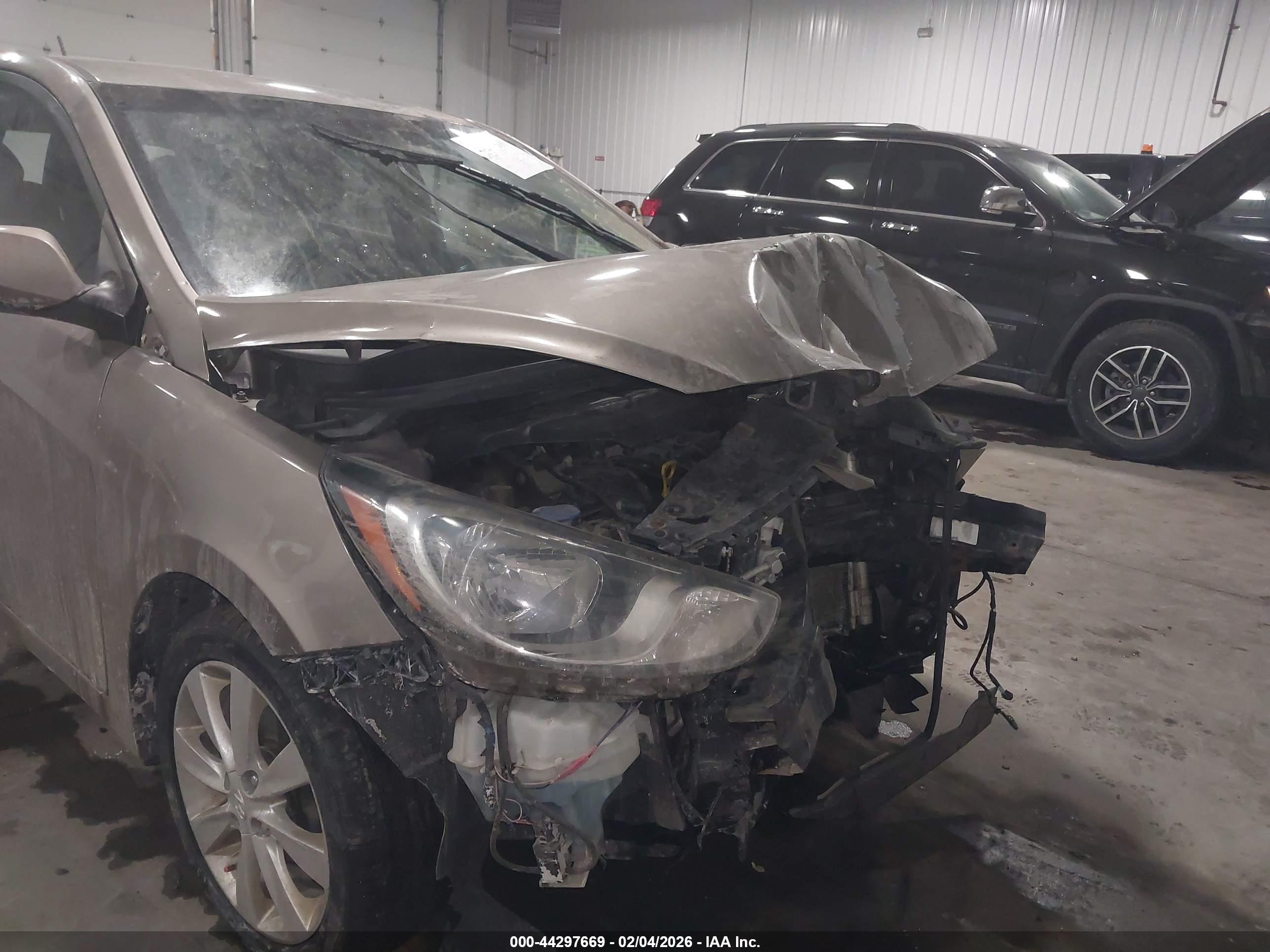 HYUNDAI ACCENT image 6