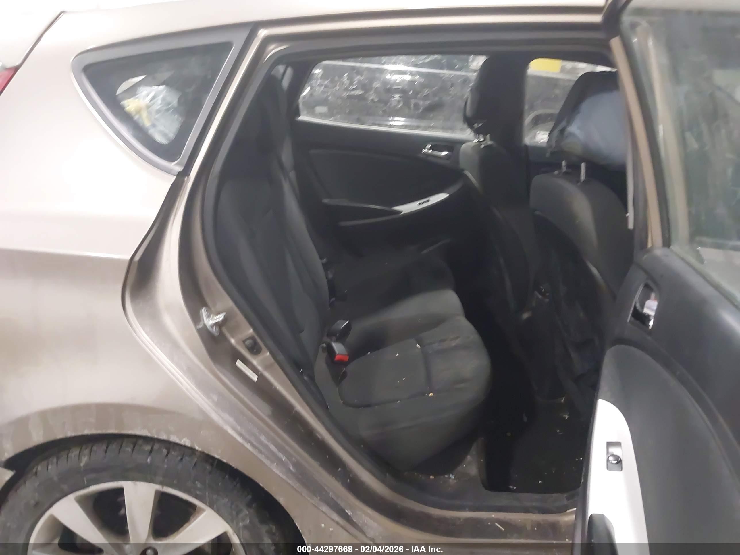HYUNDAI ACCENT image 8
