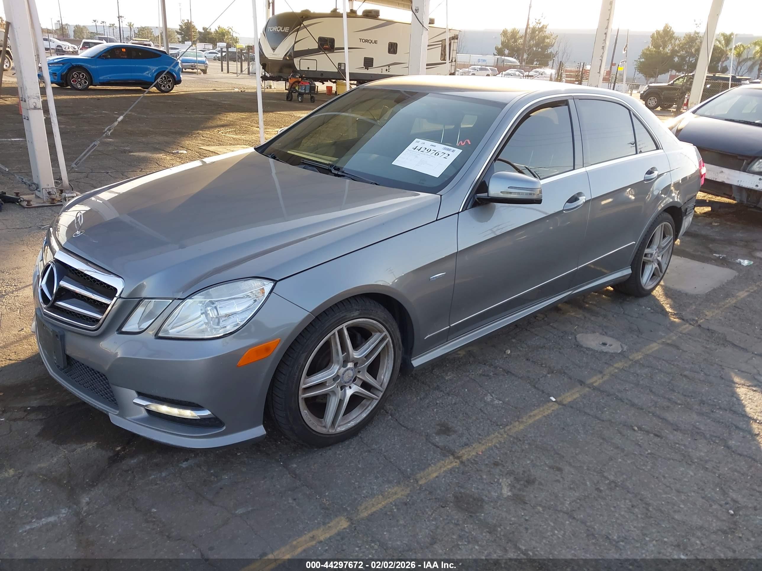 MERCEDES-BENZ E image 2