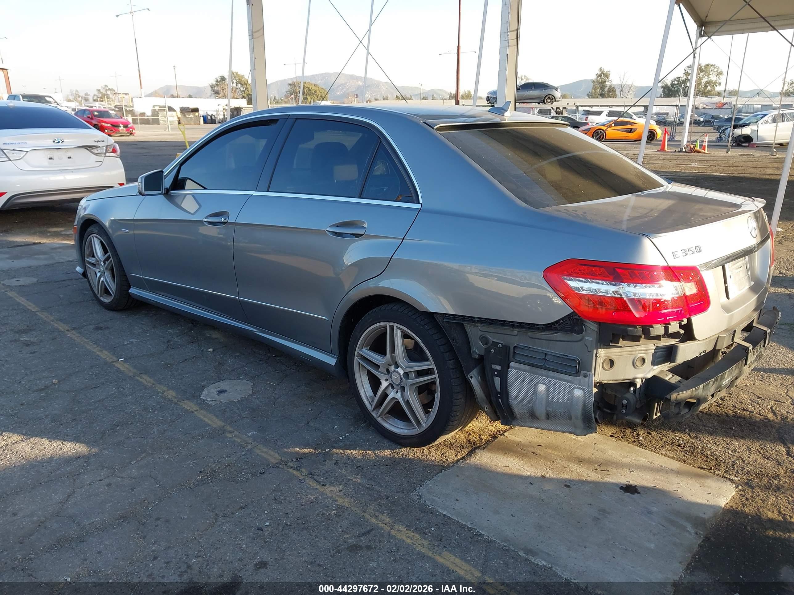 MERCEDES-BENZ E image 3