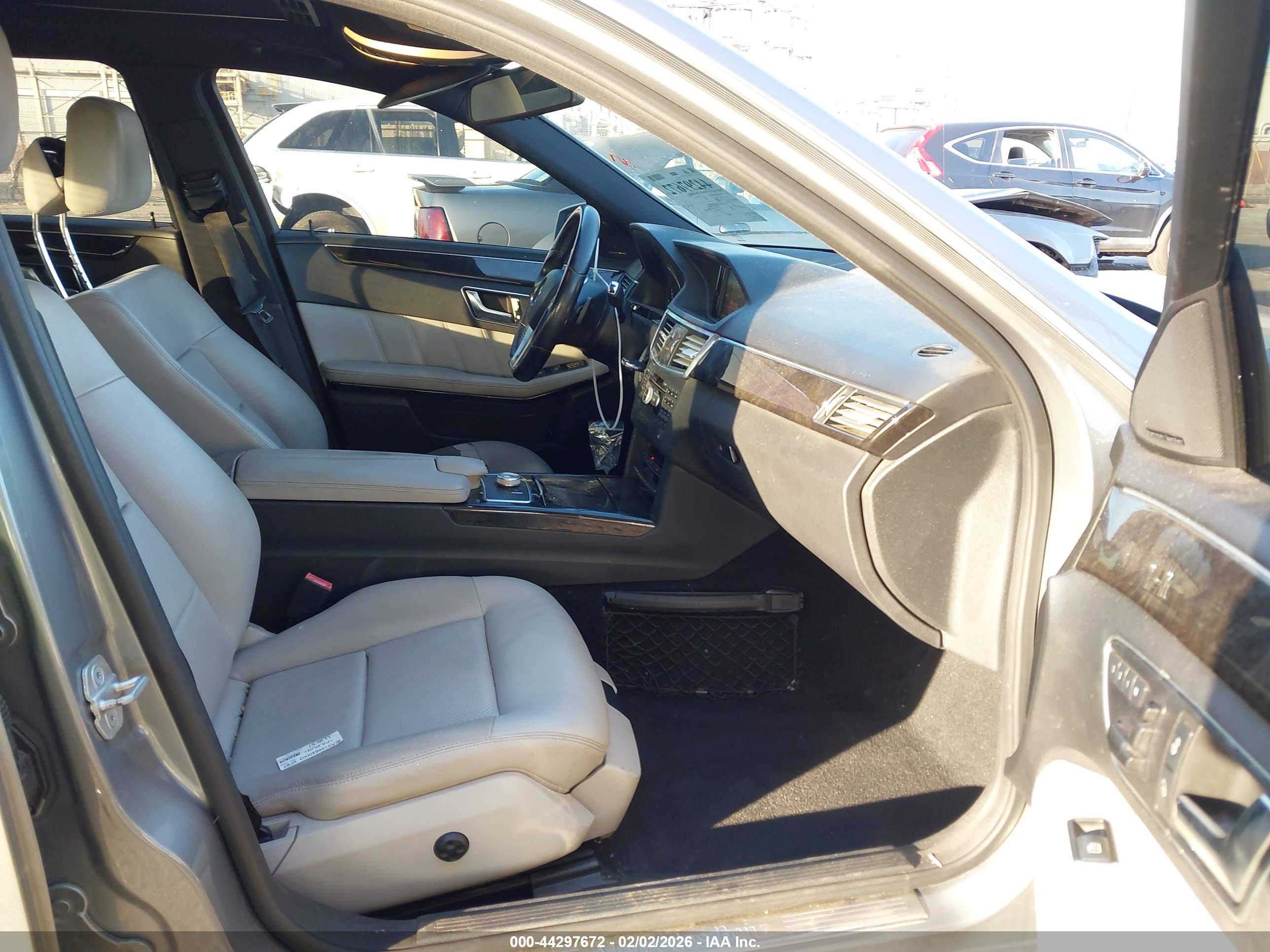 MERCEDES-BENZ E image 5