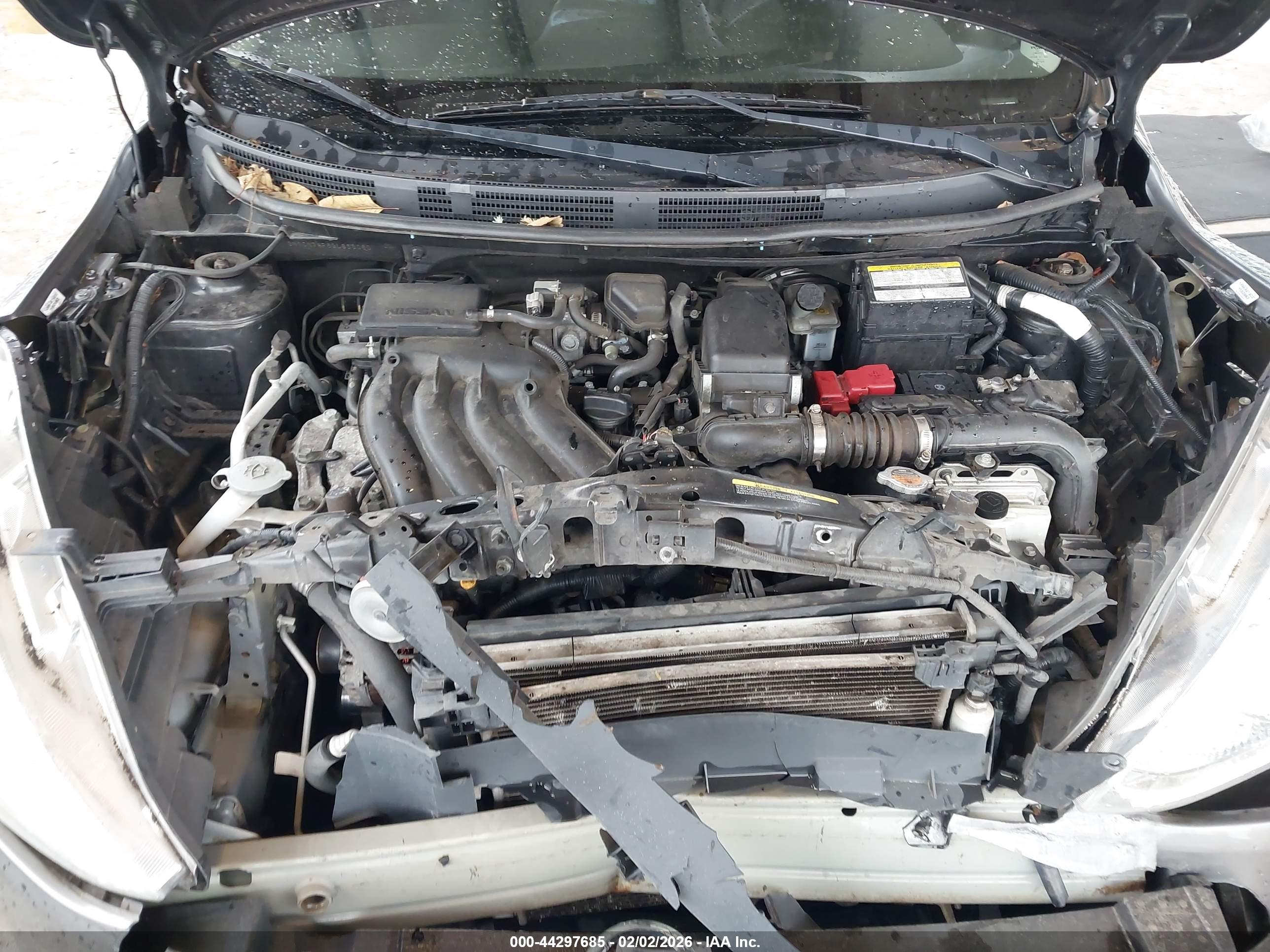 NISSAN VERSA image 10