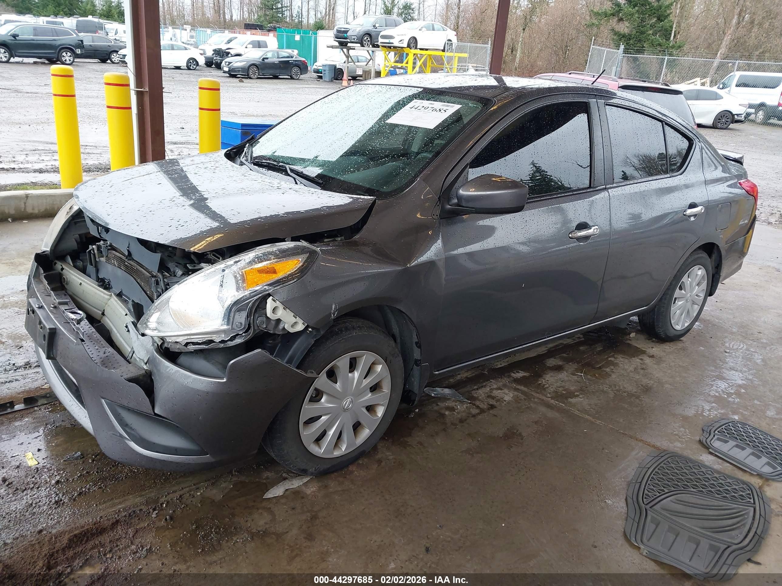 NISSAN VERSA image 2