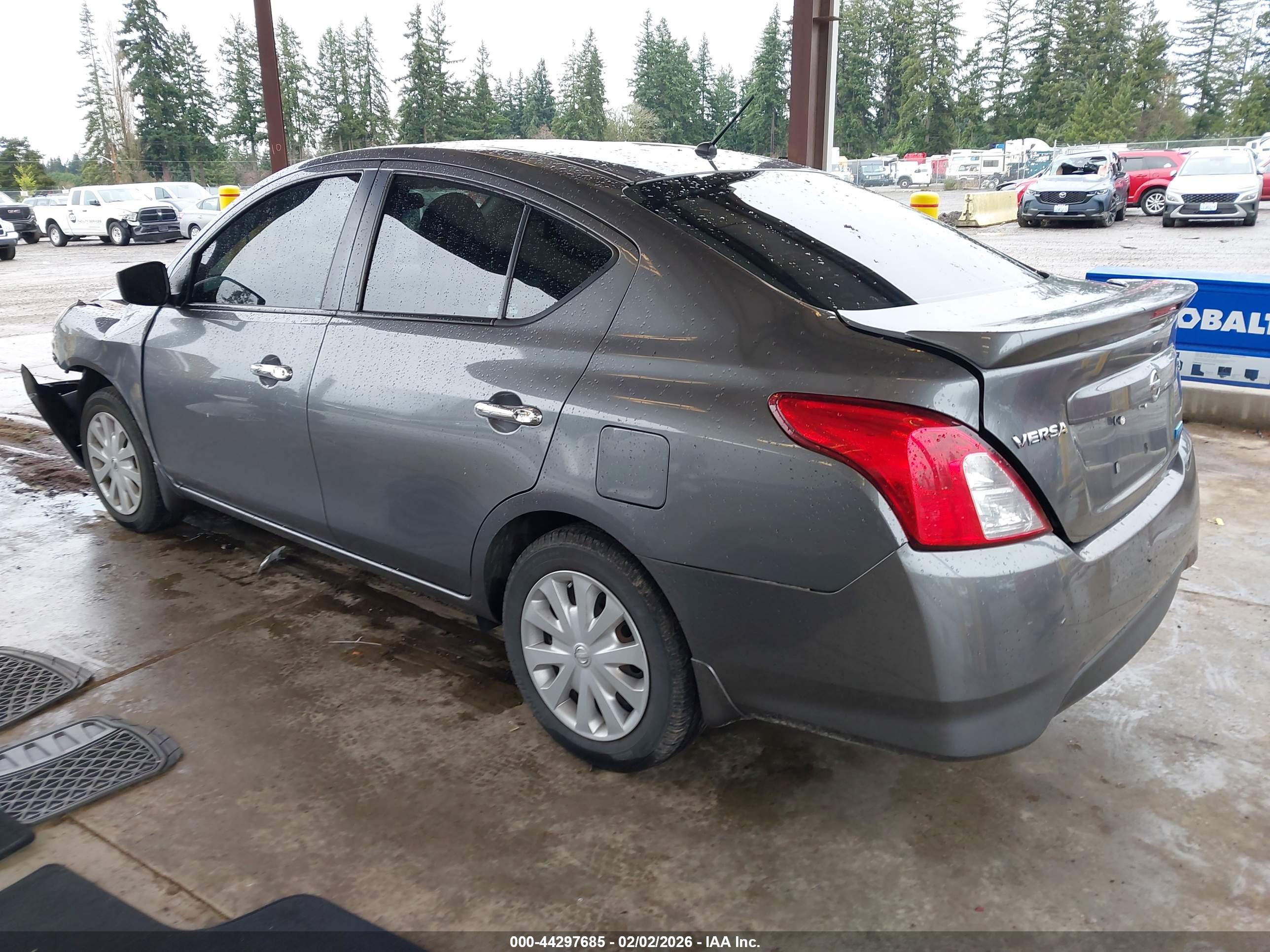 NISSAN VERSA image 3