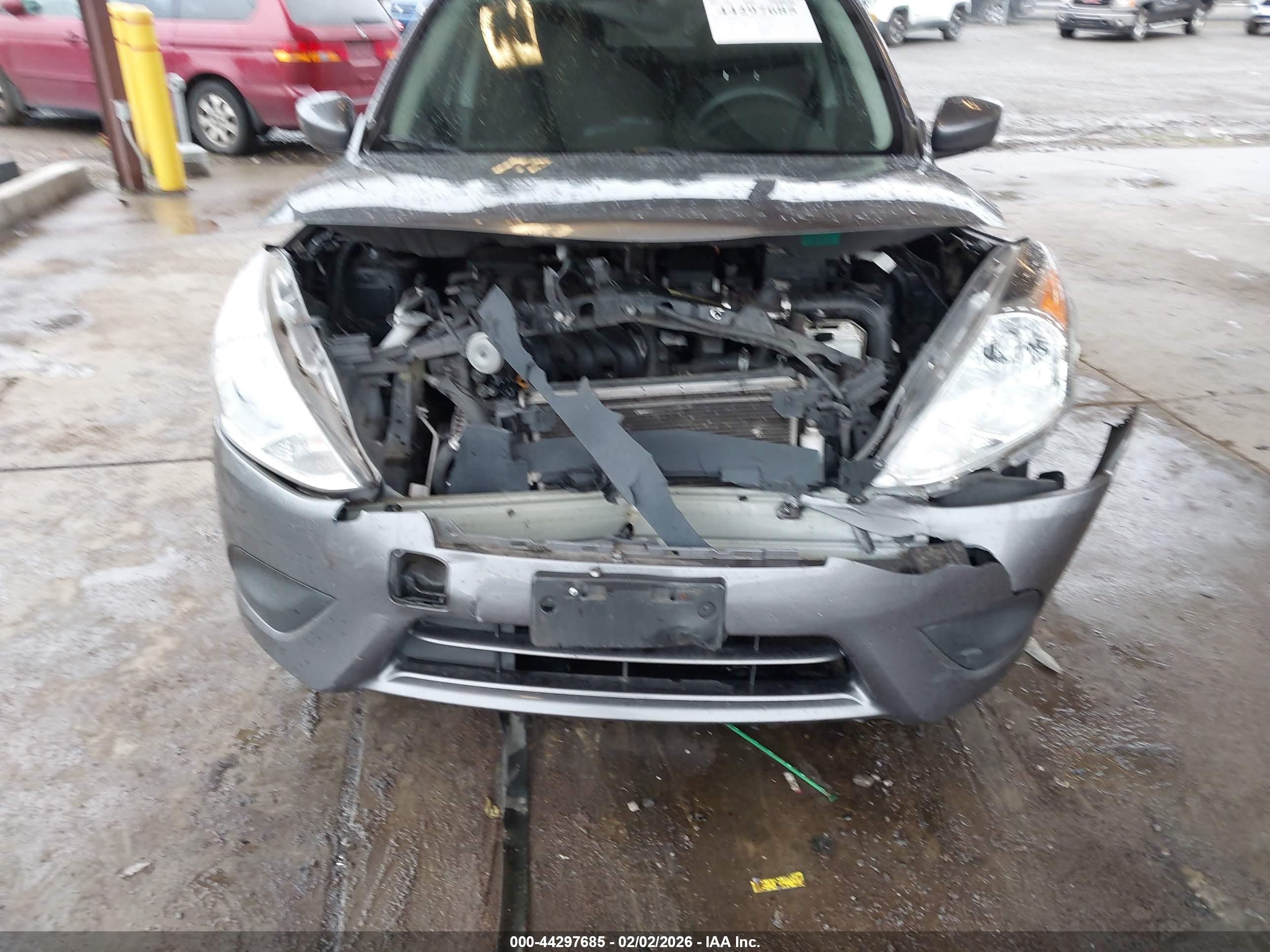 NISSAN VERSA image 6