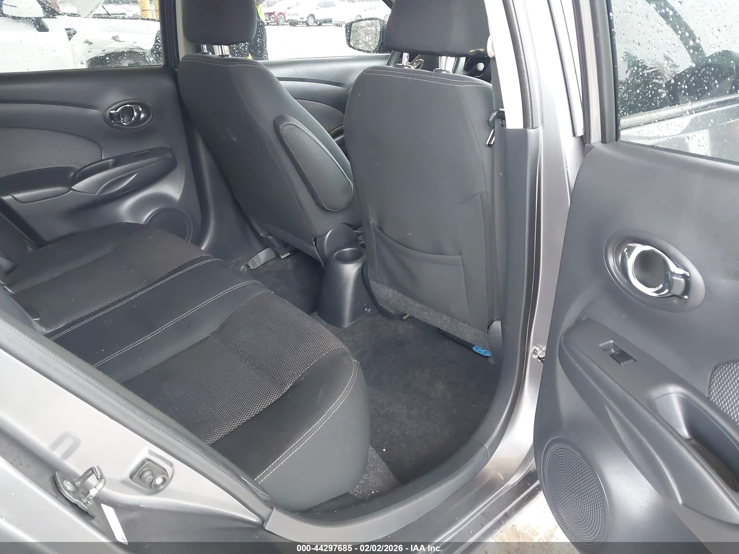 NISSAN VERSA image 8