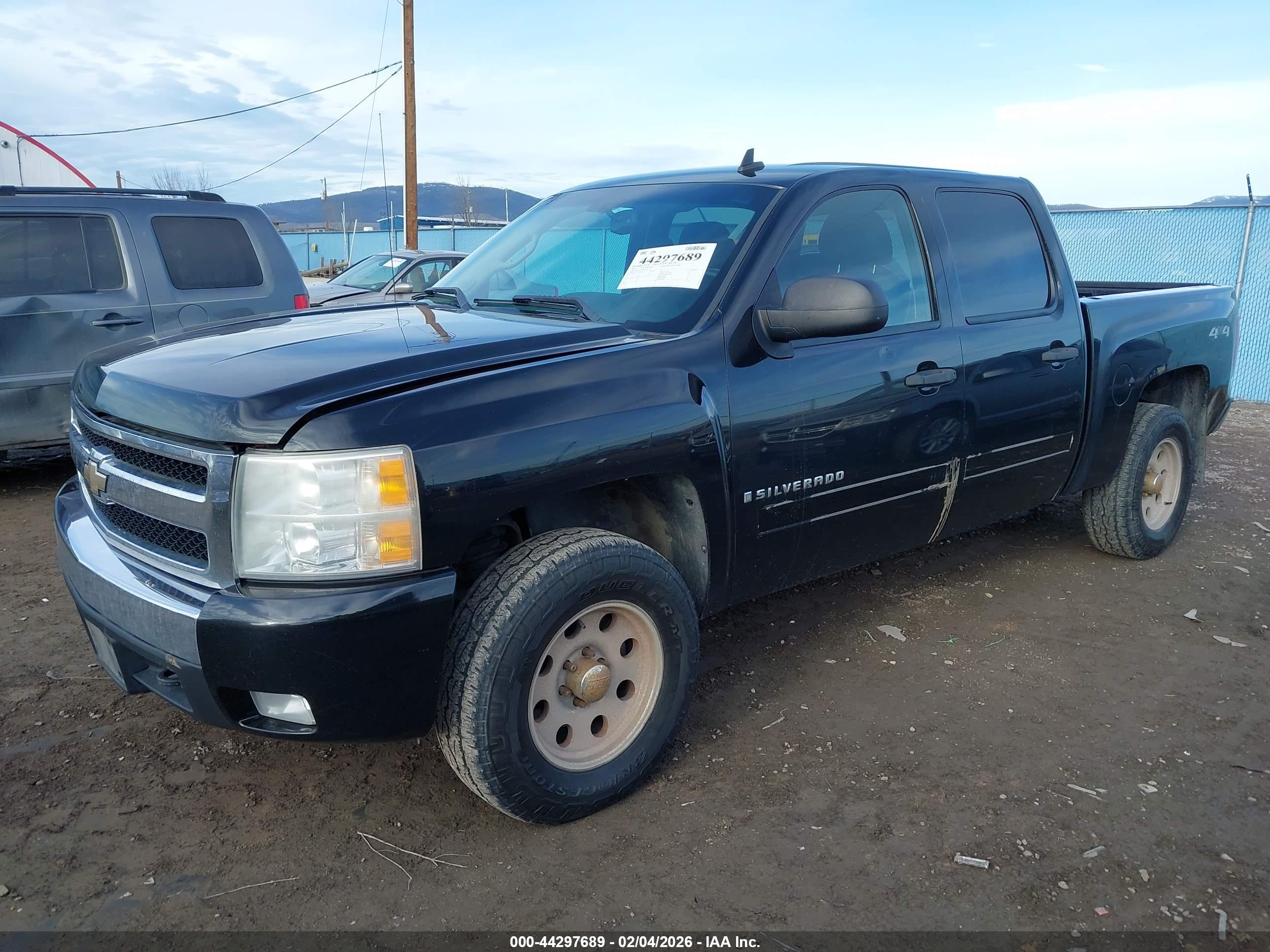 CHEVROLET SILVERADO image 2