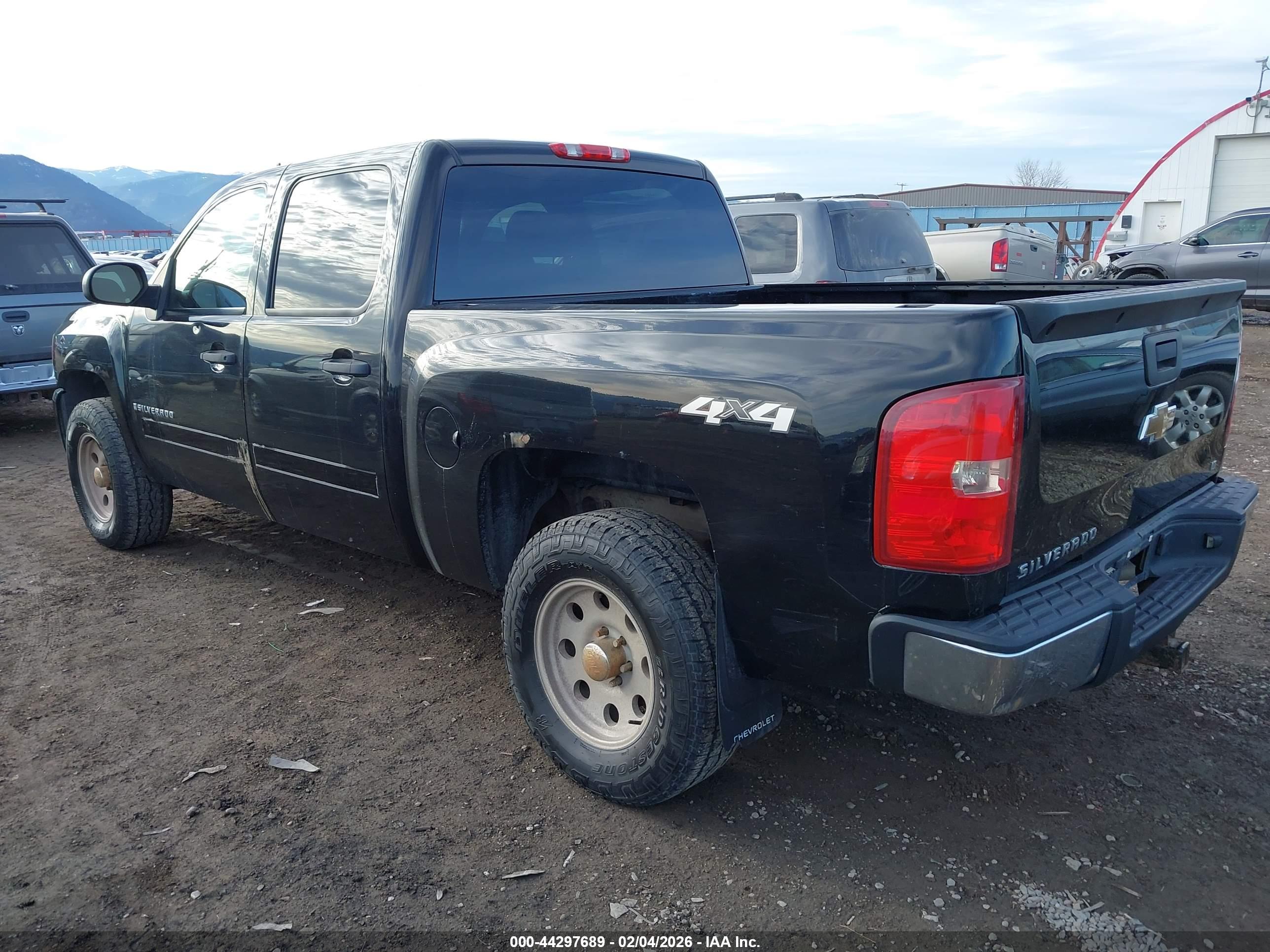 CHEVROLET SILVERADO image 3