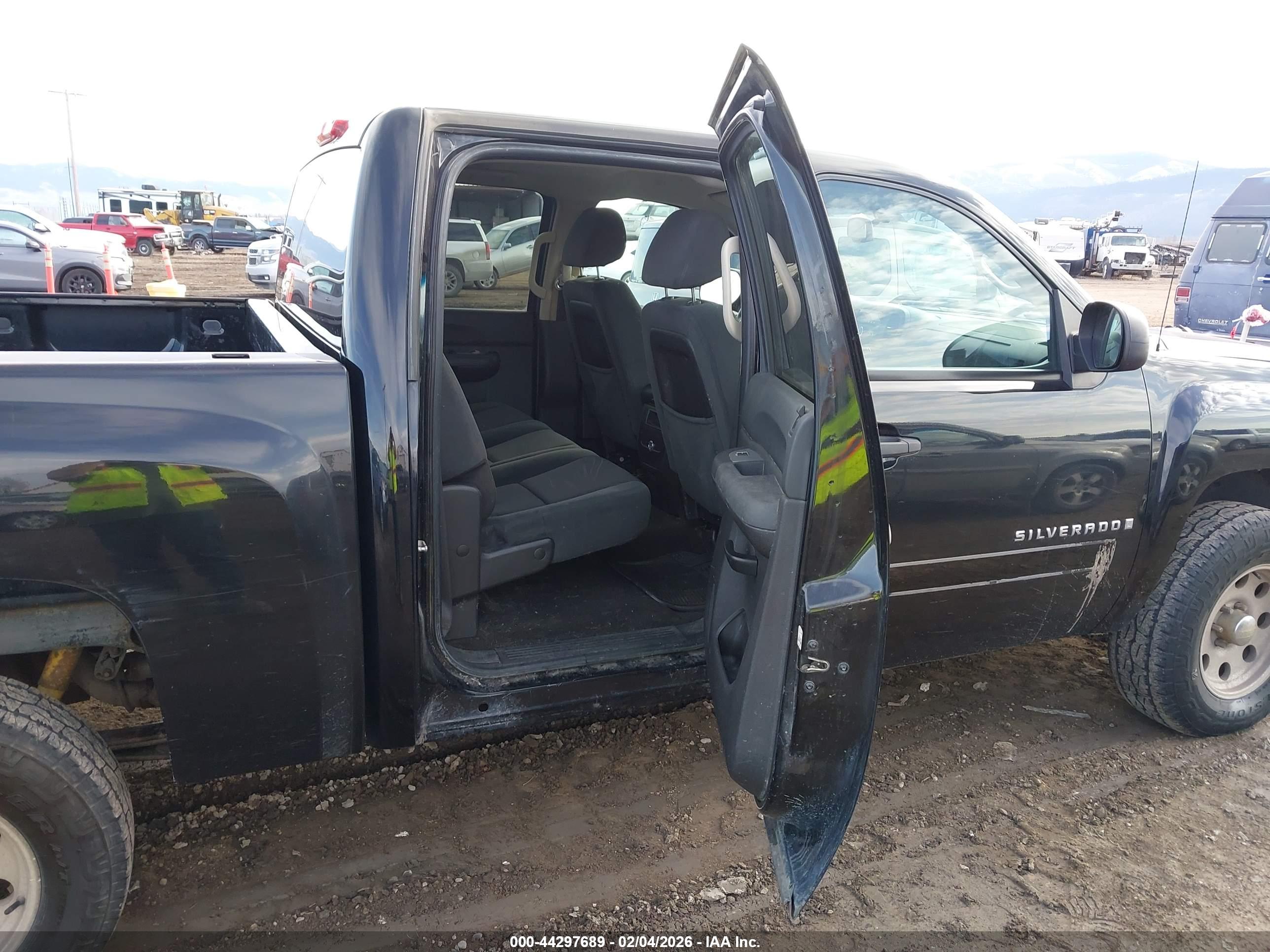 CHEVROLET SILVERADO image 8