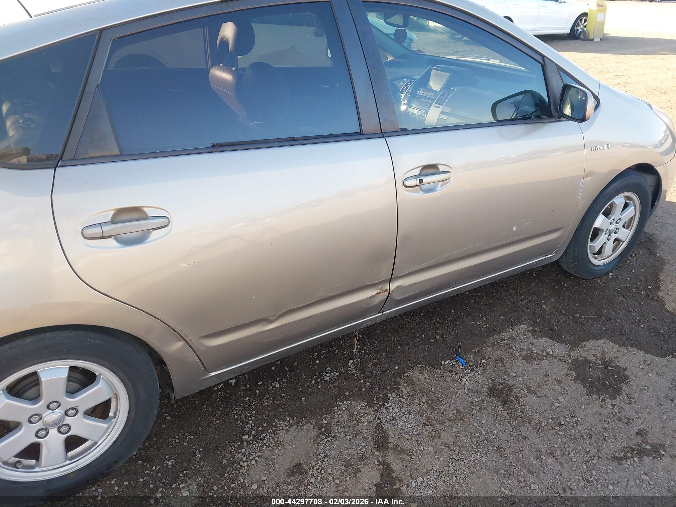 TOYOTA PRIUS image 6