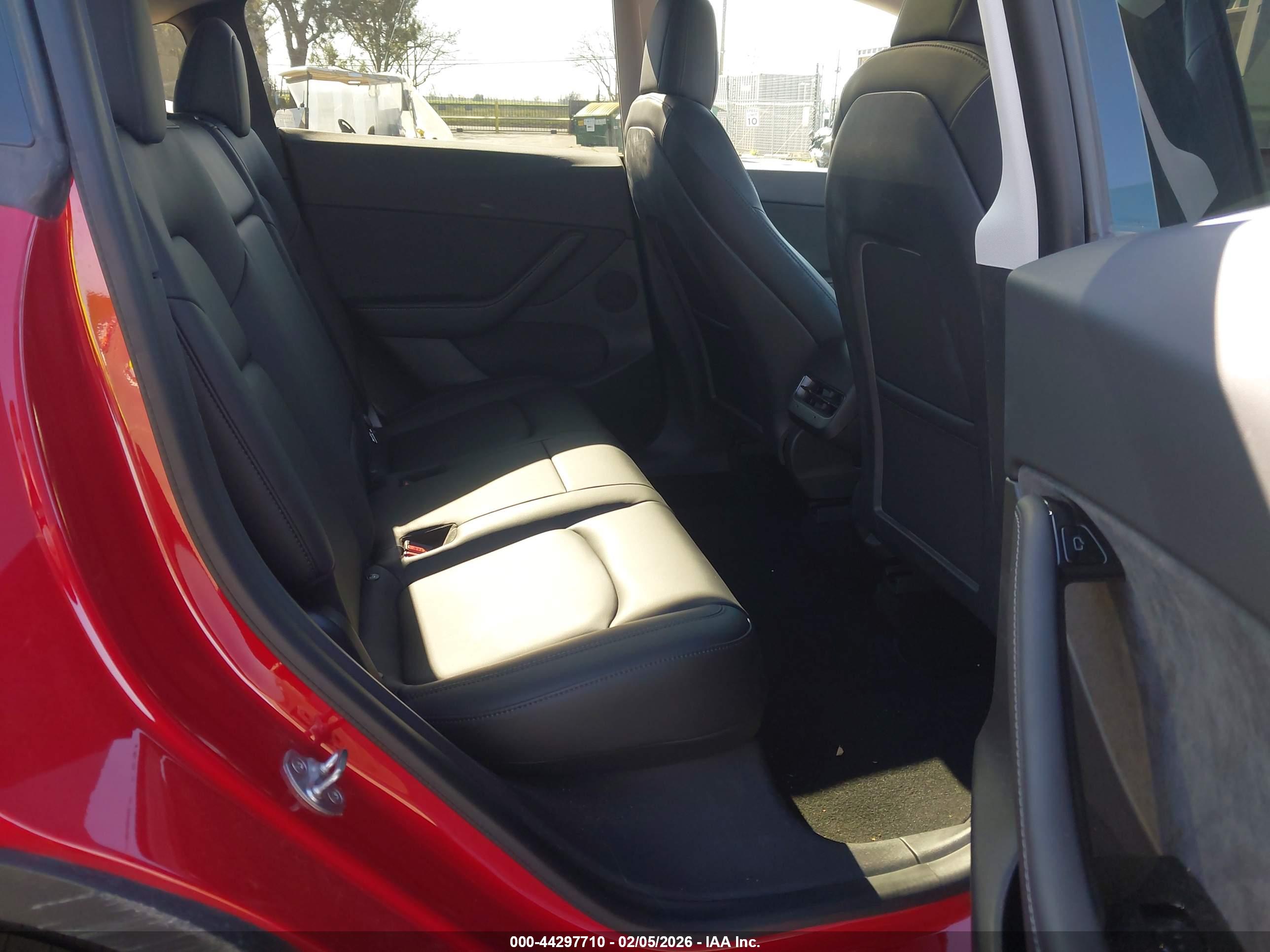 TESLA MODEL image 8