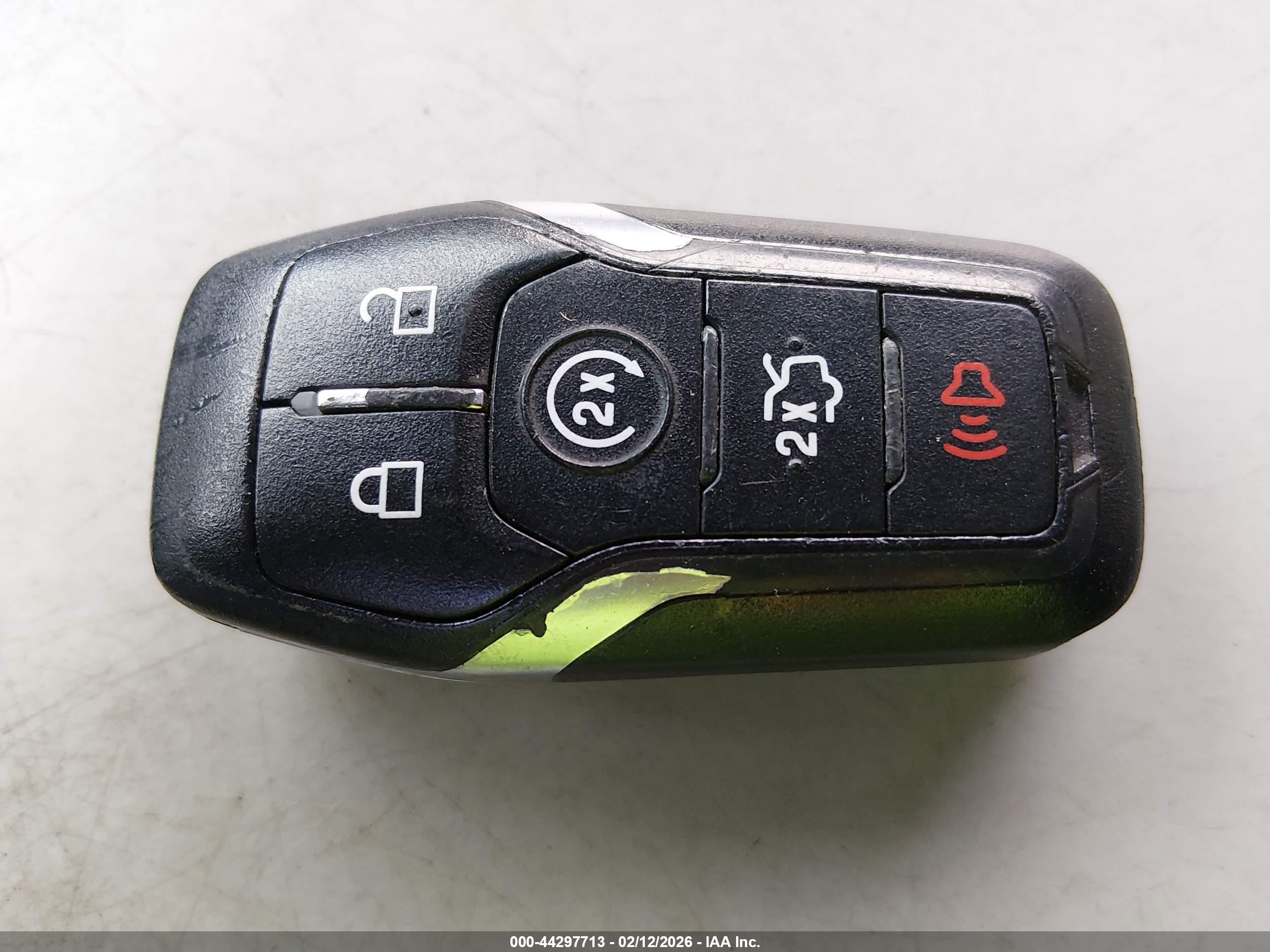 FORD FUSION image 11