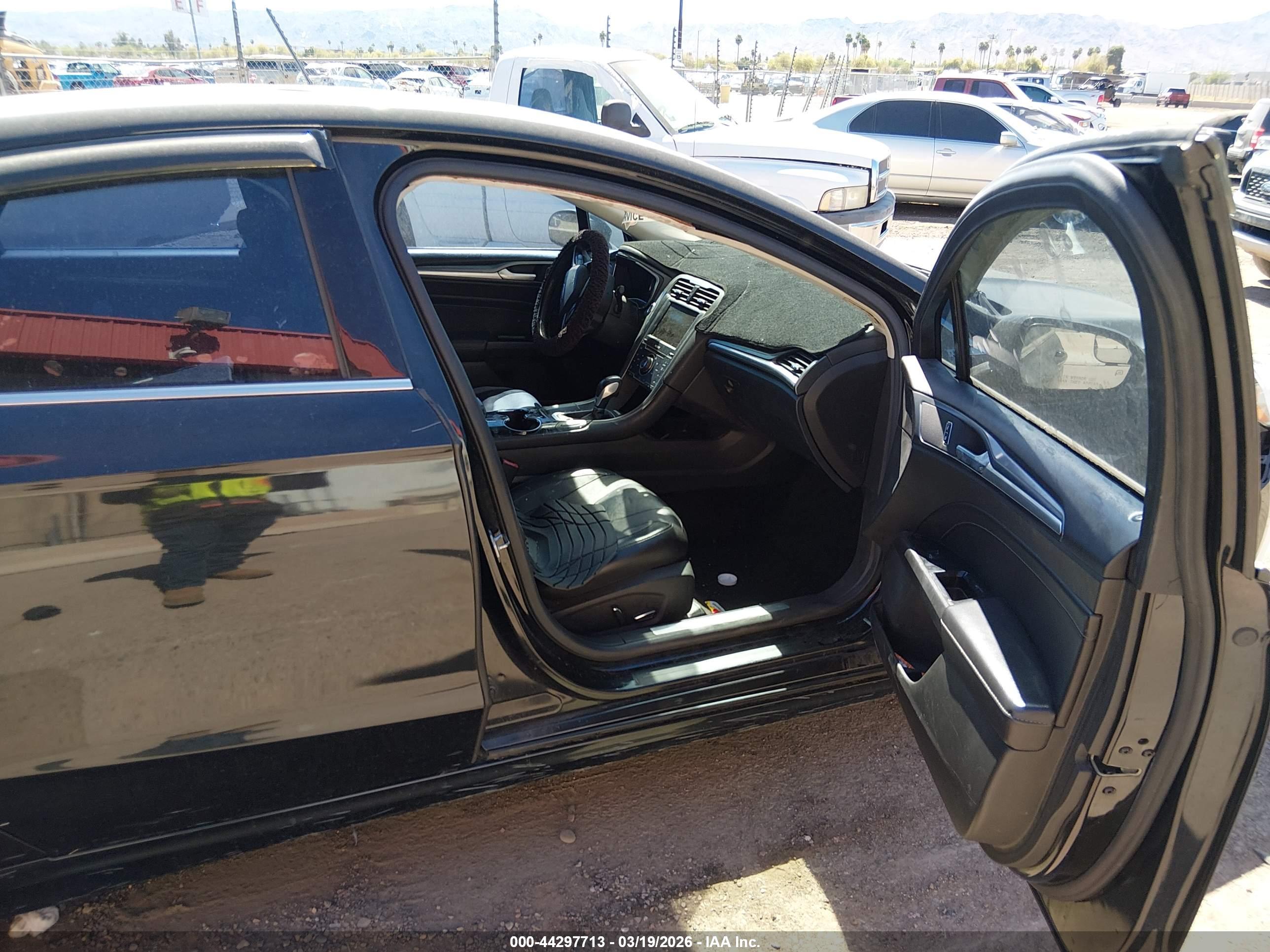 FORD FUSION image 5